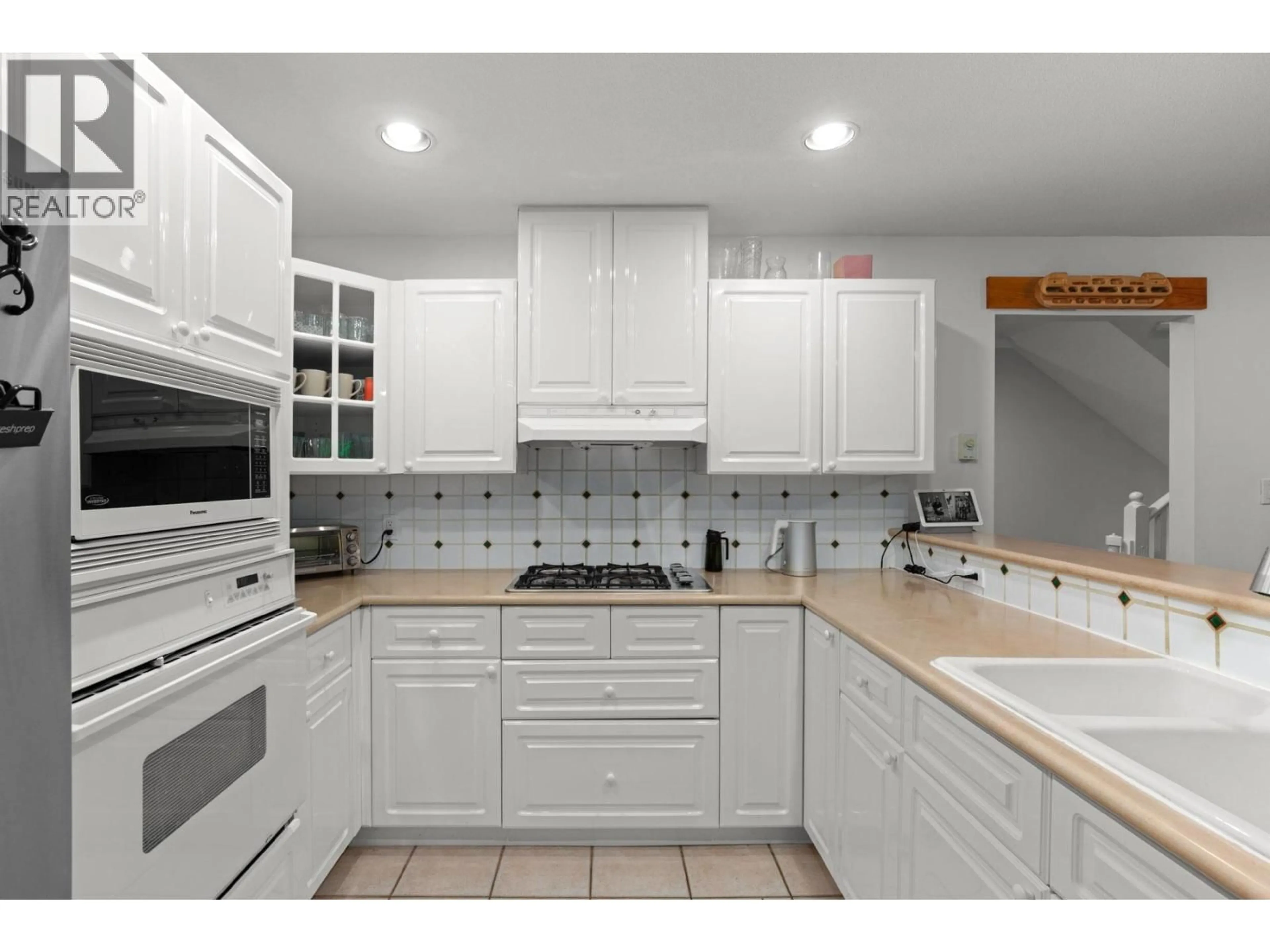 Standard kitchen, ceramic/tile floor for 1188 STRATHAVEN DRIVE, North Vancouver British Columbia V7H2Z6