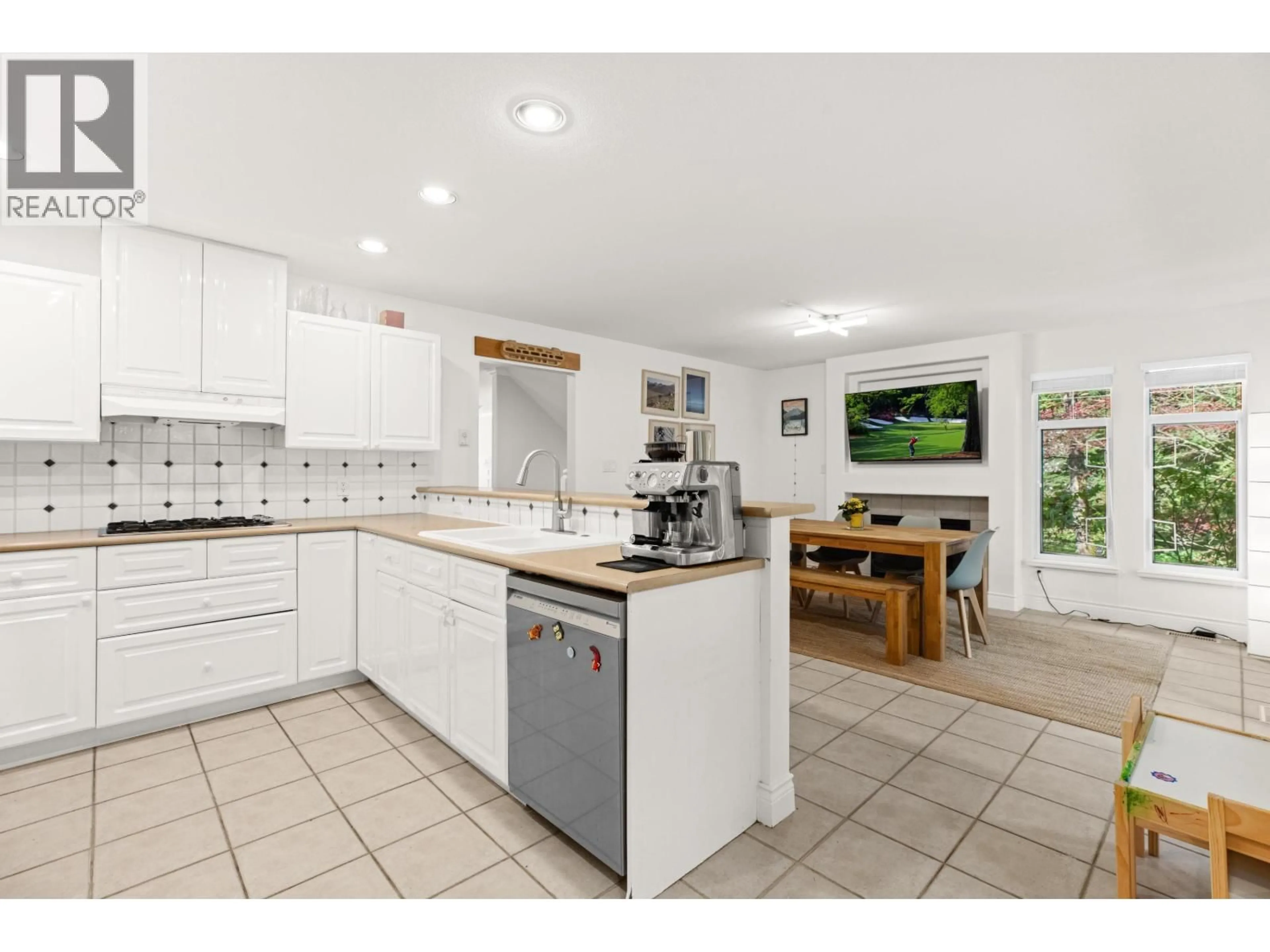 Open concept kitchen, ceramic/tile floor for 1188 STRATHAVEN DRIVE, North Vancouver British Columbia V7H2Z6