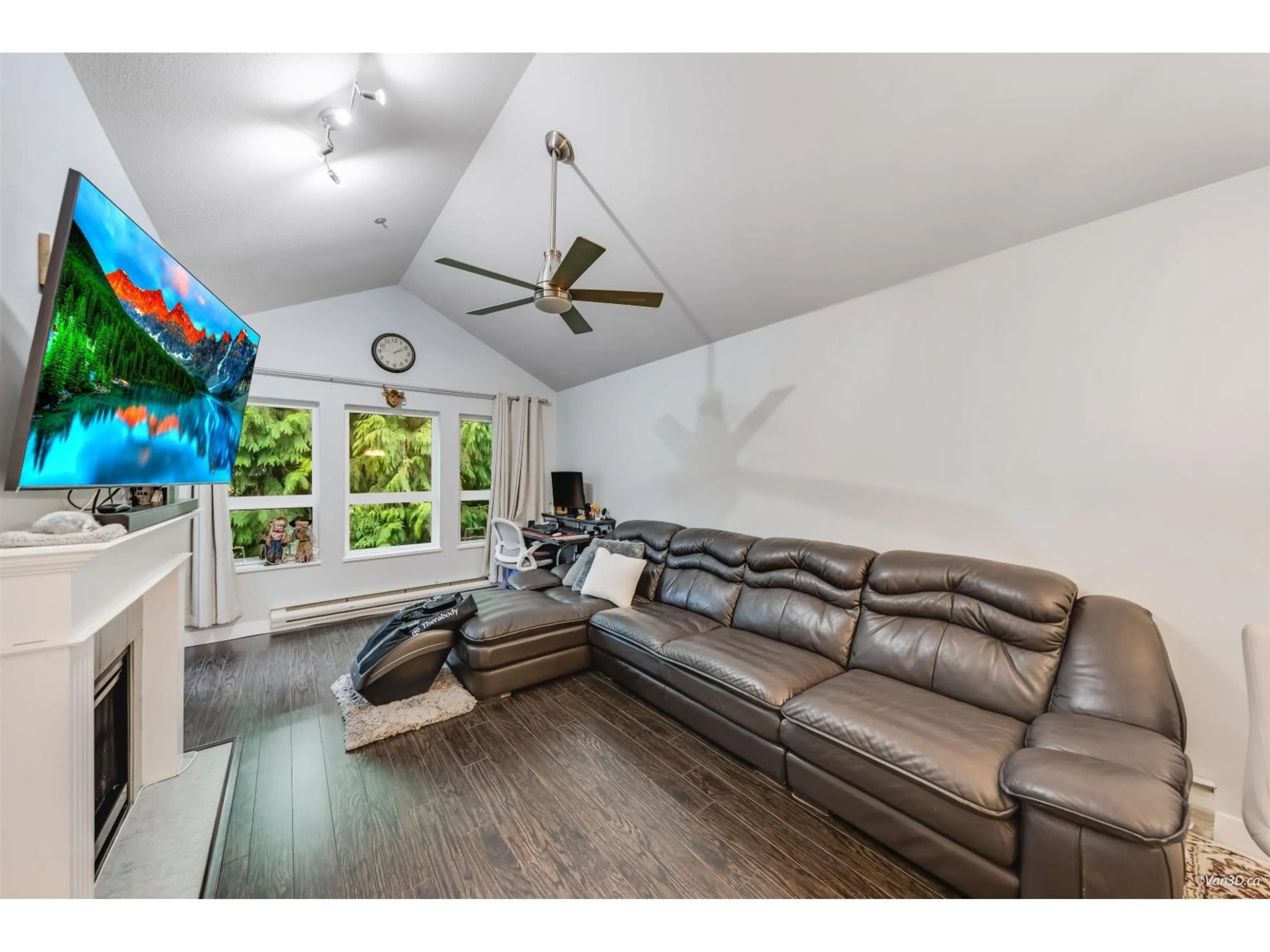 Living room with furniture, unknown for 405 - 9688 148 STREET, Surrey British Columbia V3R0W2