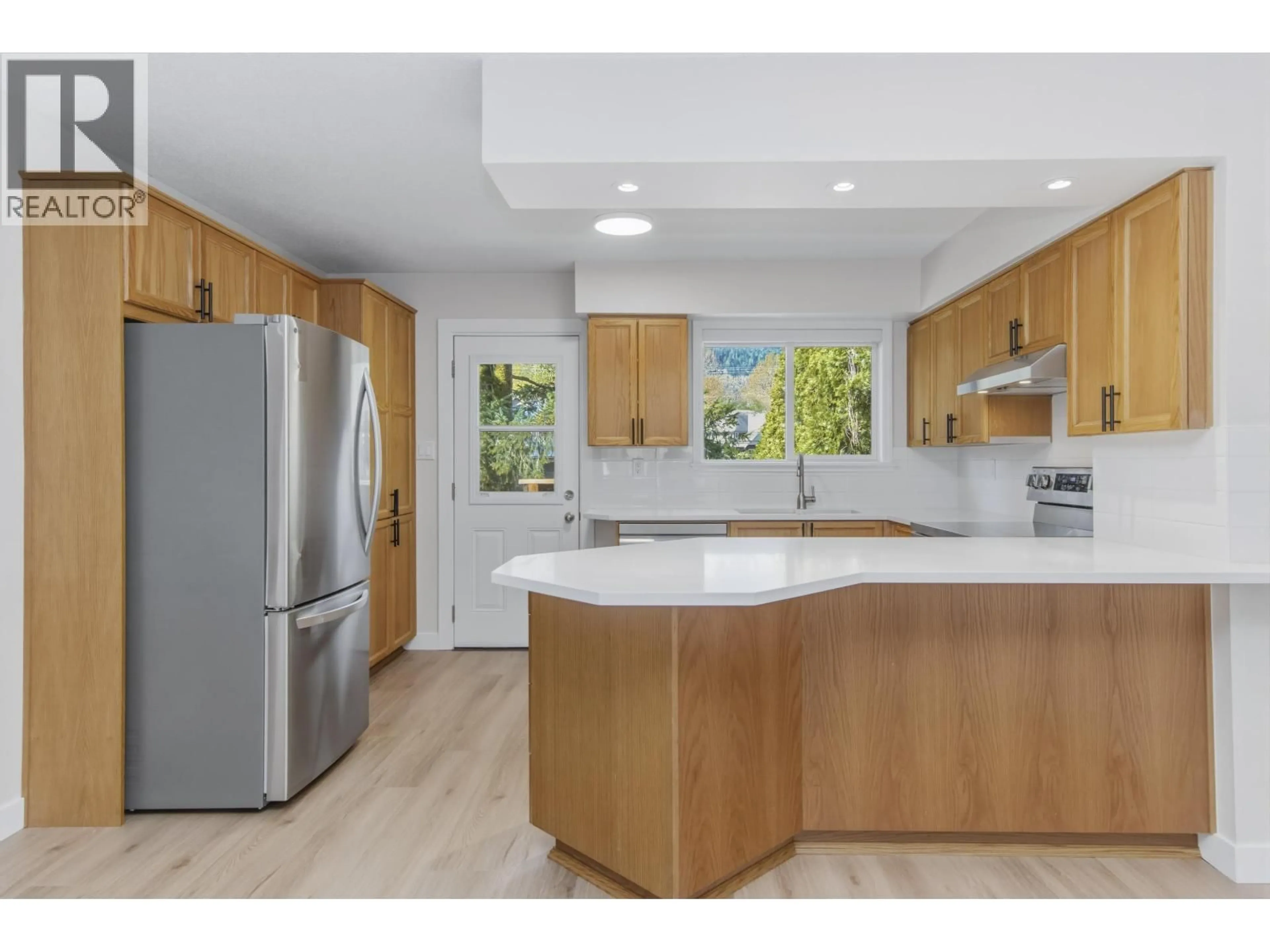 Open concept kitchen, unknown for 41319 MEADOW AVENUE, Squamish British Columbia V0N1H0