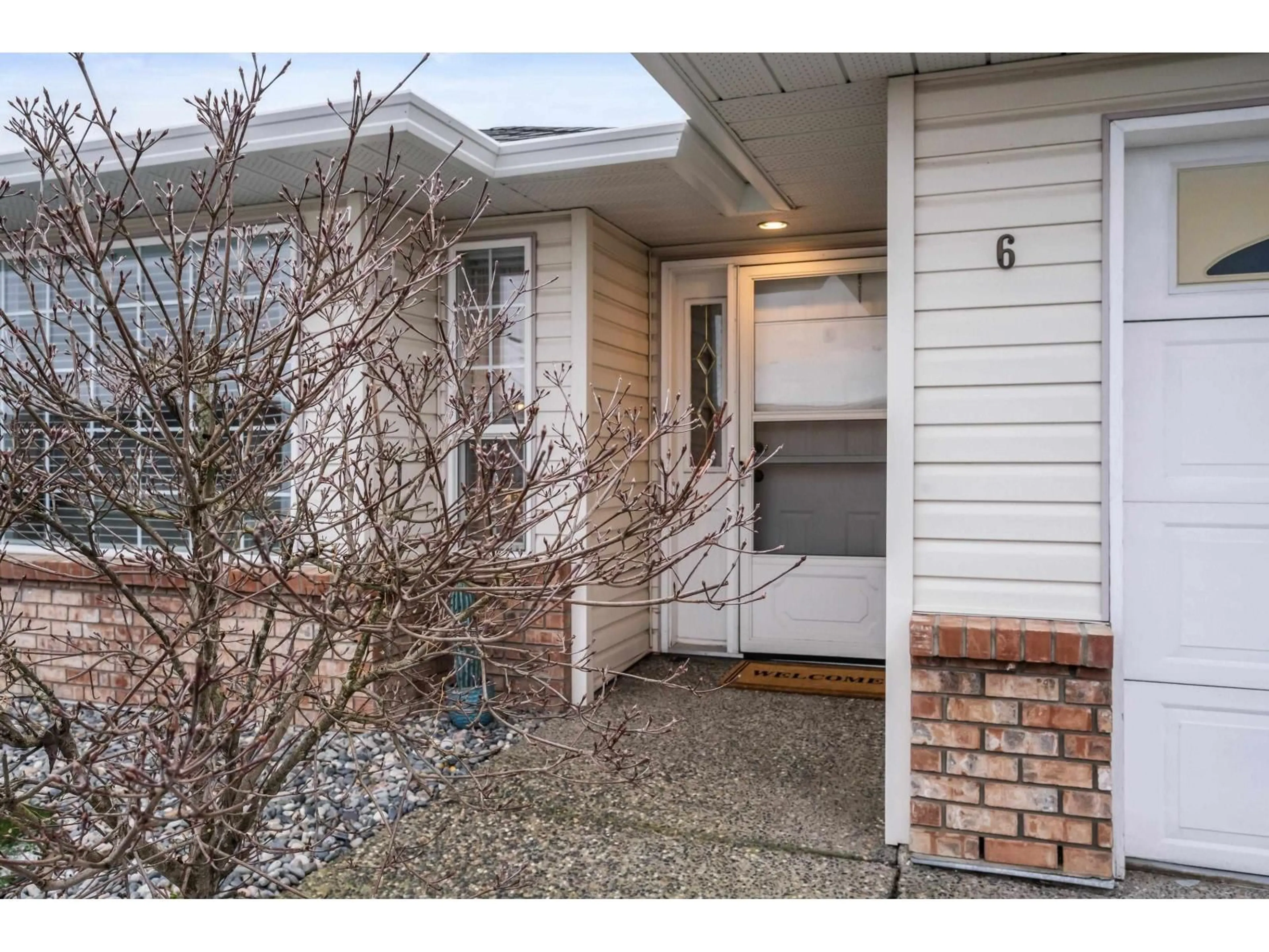 Indoor entryway for 6 - 9420 WOODBINE STREET, Chilliwack British Columbia V2P5S4
