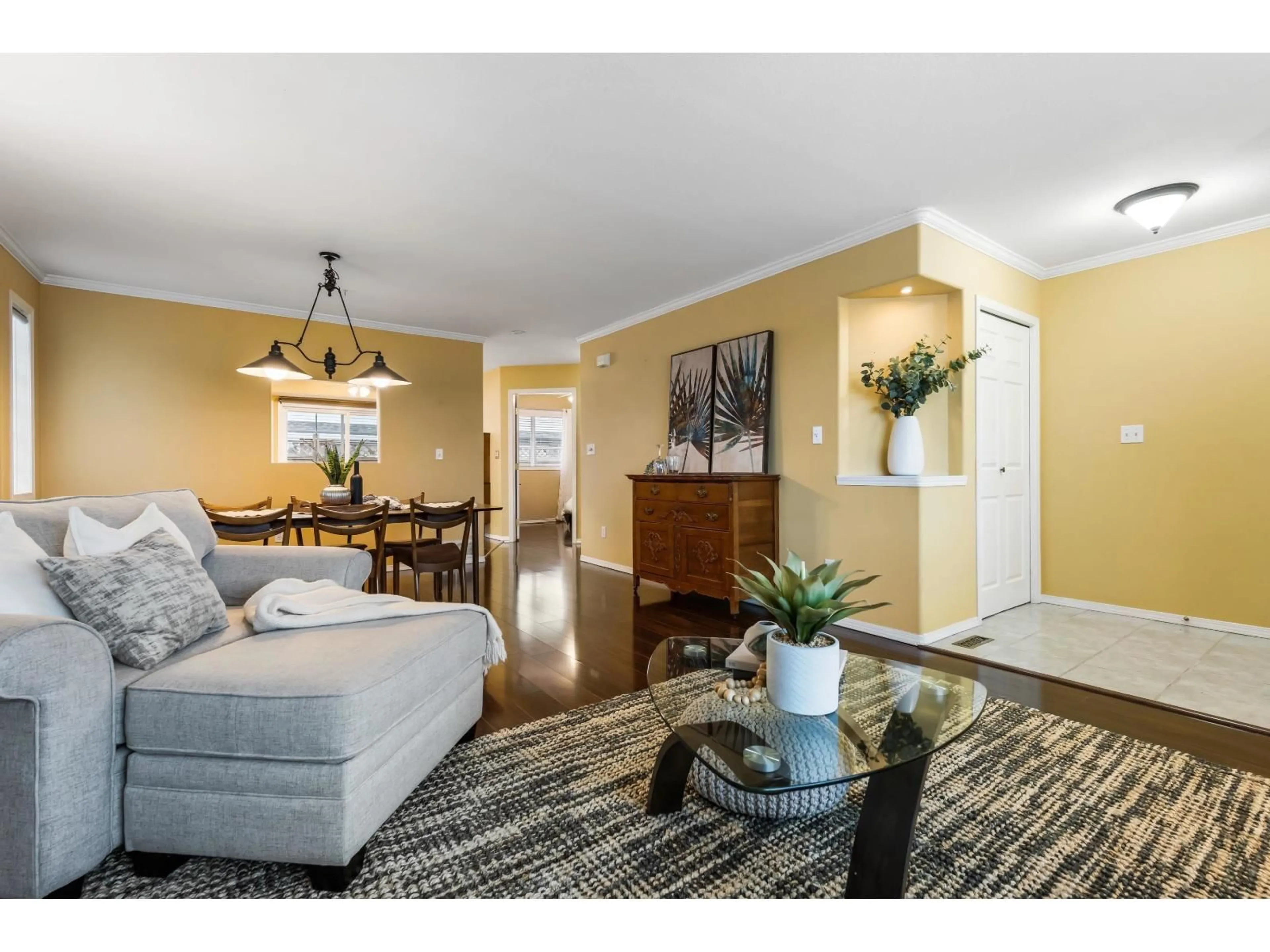 Living room with furniture, wood/laminate floor for 6 - 9420 WOODBINE STREET, Chilliwack British Columbia V2P5S4