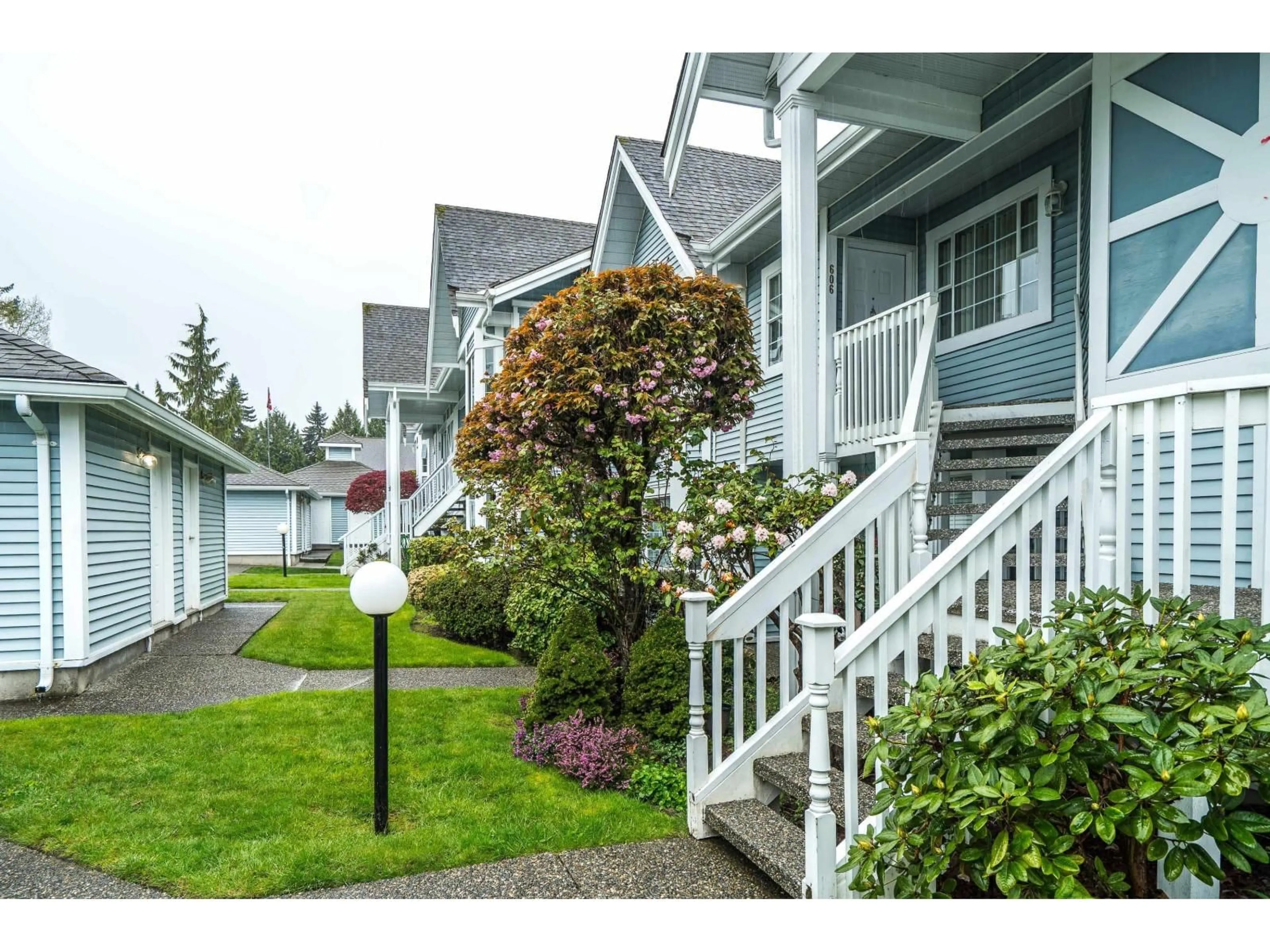 Home with vinyl exterior material, street for 606 - 9131 154TH STREET, Surrey British Columbia V3R9G8