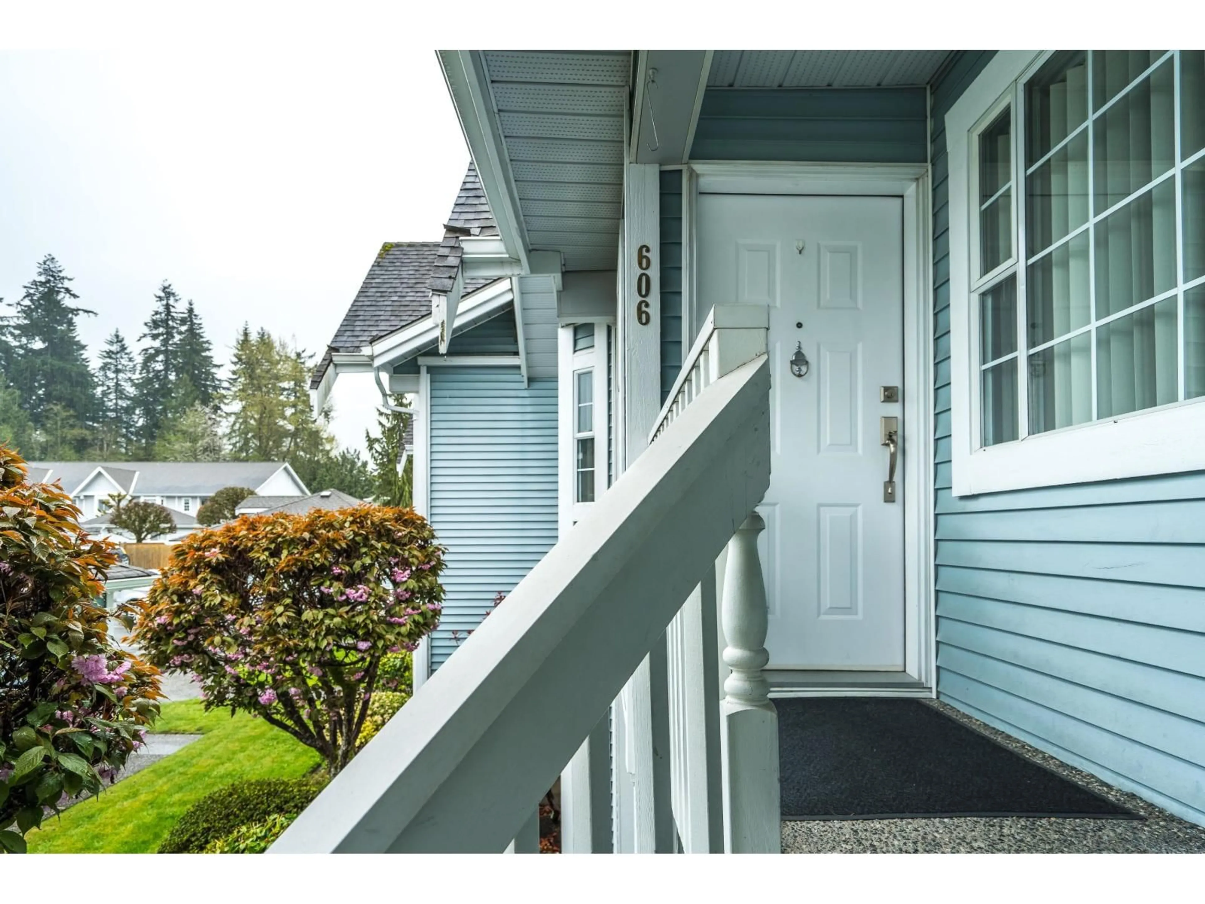 Home with vinyl exterior material, street for 606 - 9131 154TH STREET, Surrey British Columbia V3R9G8