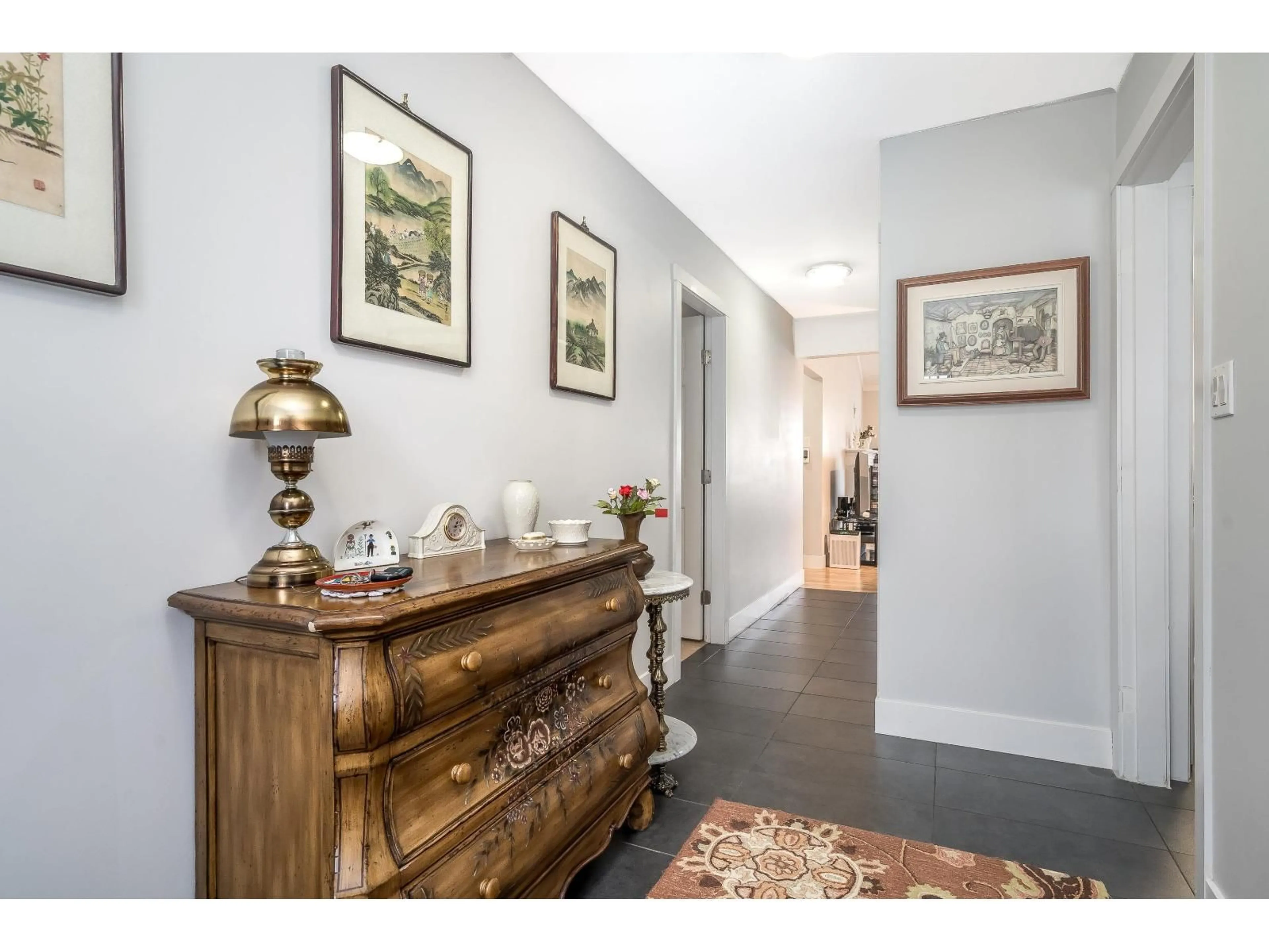 Indoor entryway for 606 - 9131 154TH STREET, Surrey British Columbia V3R9G8