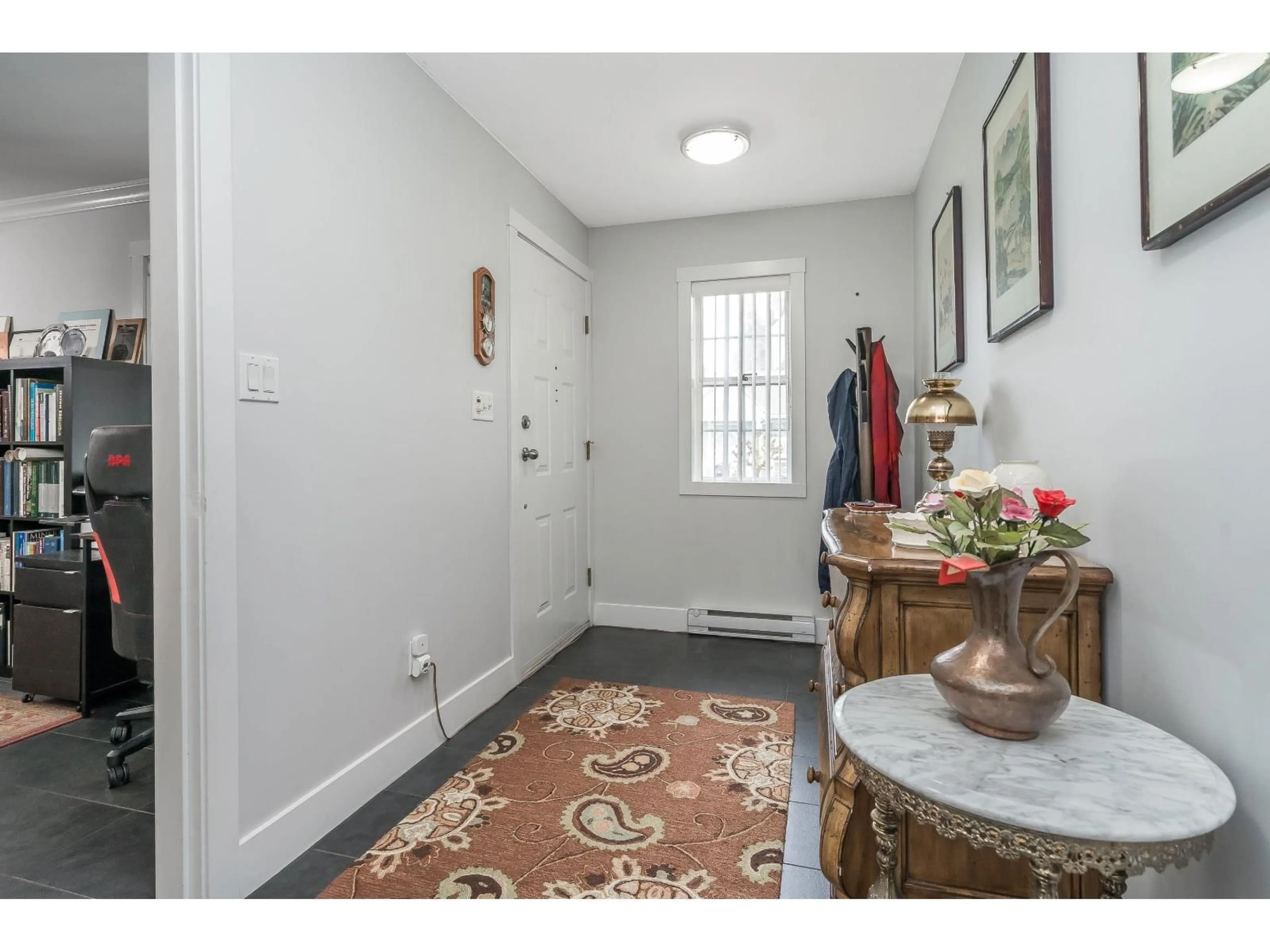 Indoor entryway for 606 - 9131 154TH STREET, Surrey British Columbia V3R9G8