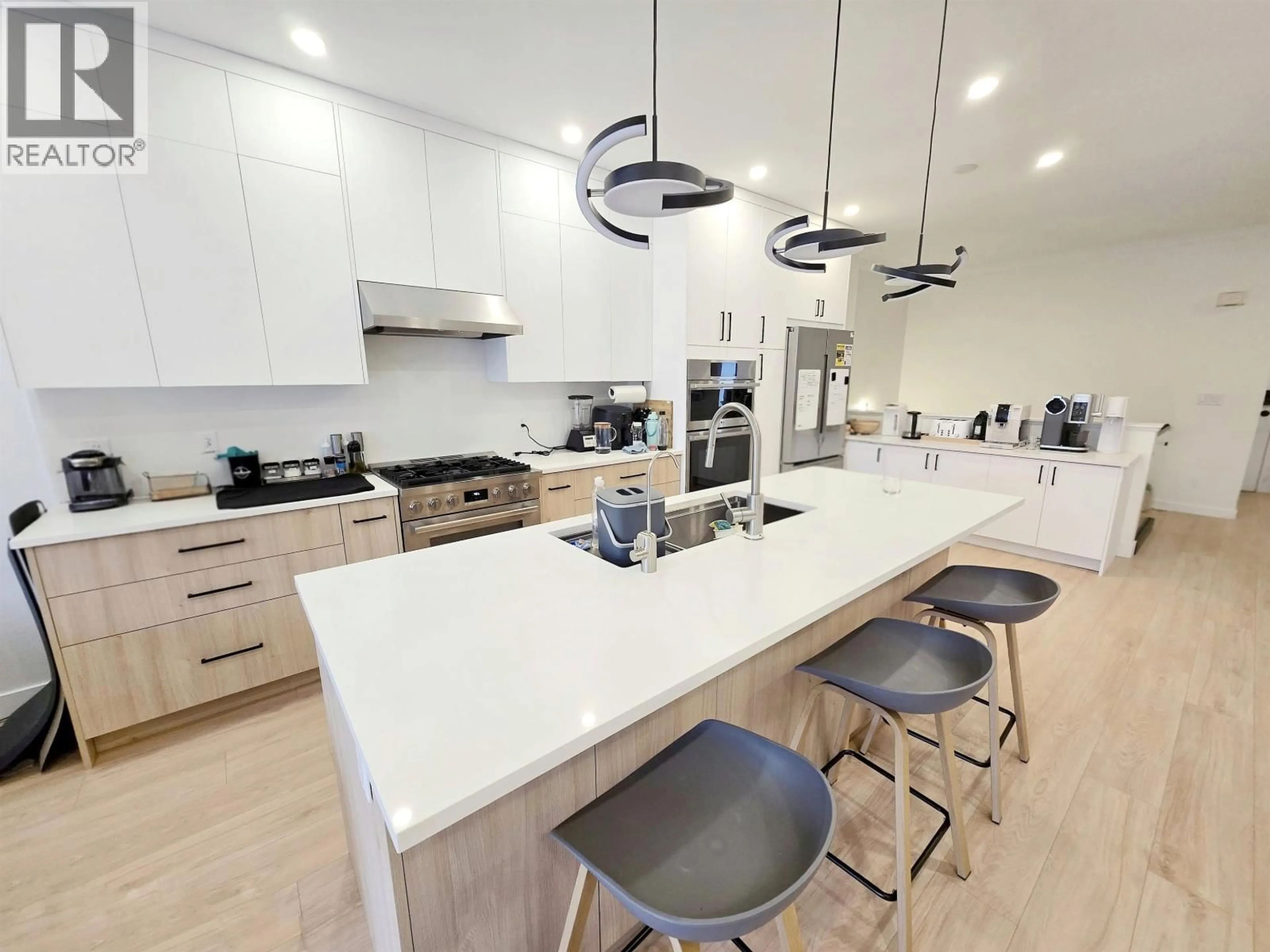 Contemporary kitchen, unknown for 20 - 5201 OAKMOUNT CRESCENT, Burnaby British Columbia V5H4S8