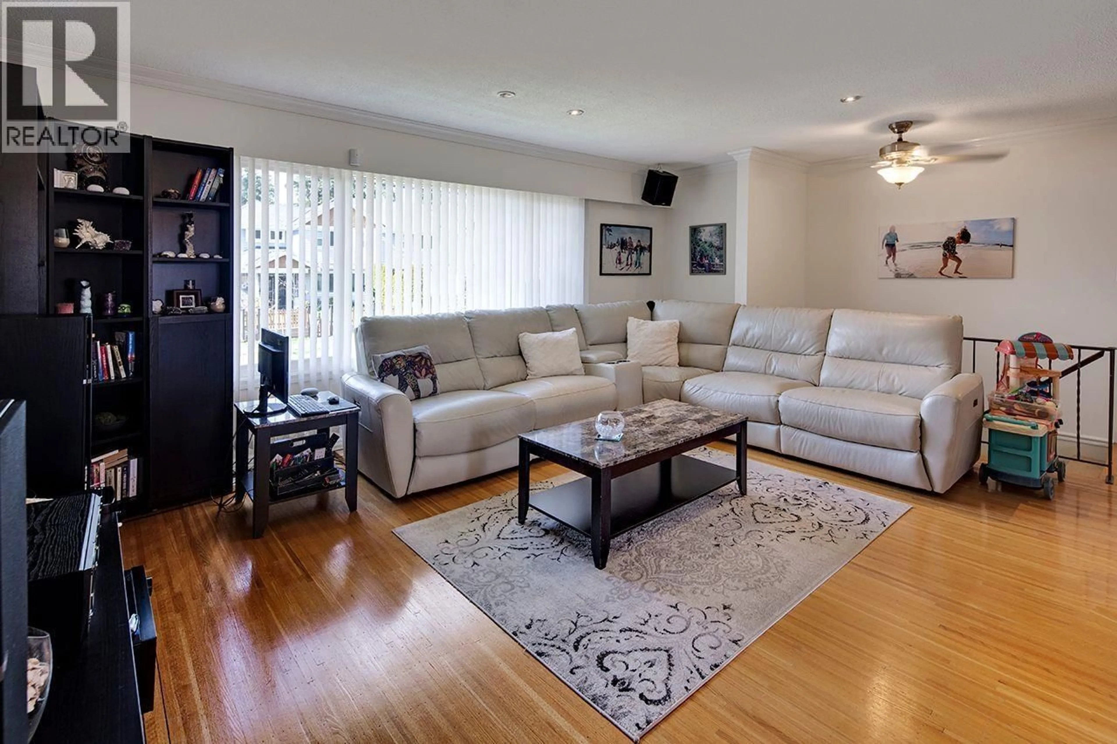 Living room with furniture, wood/laminate floor for 3436 WELLINGTON STREET, Port Coquitlam British Columbia V3B3Y2