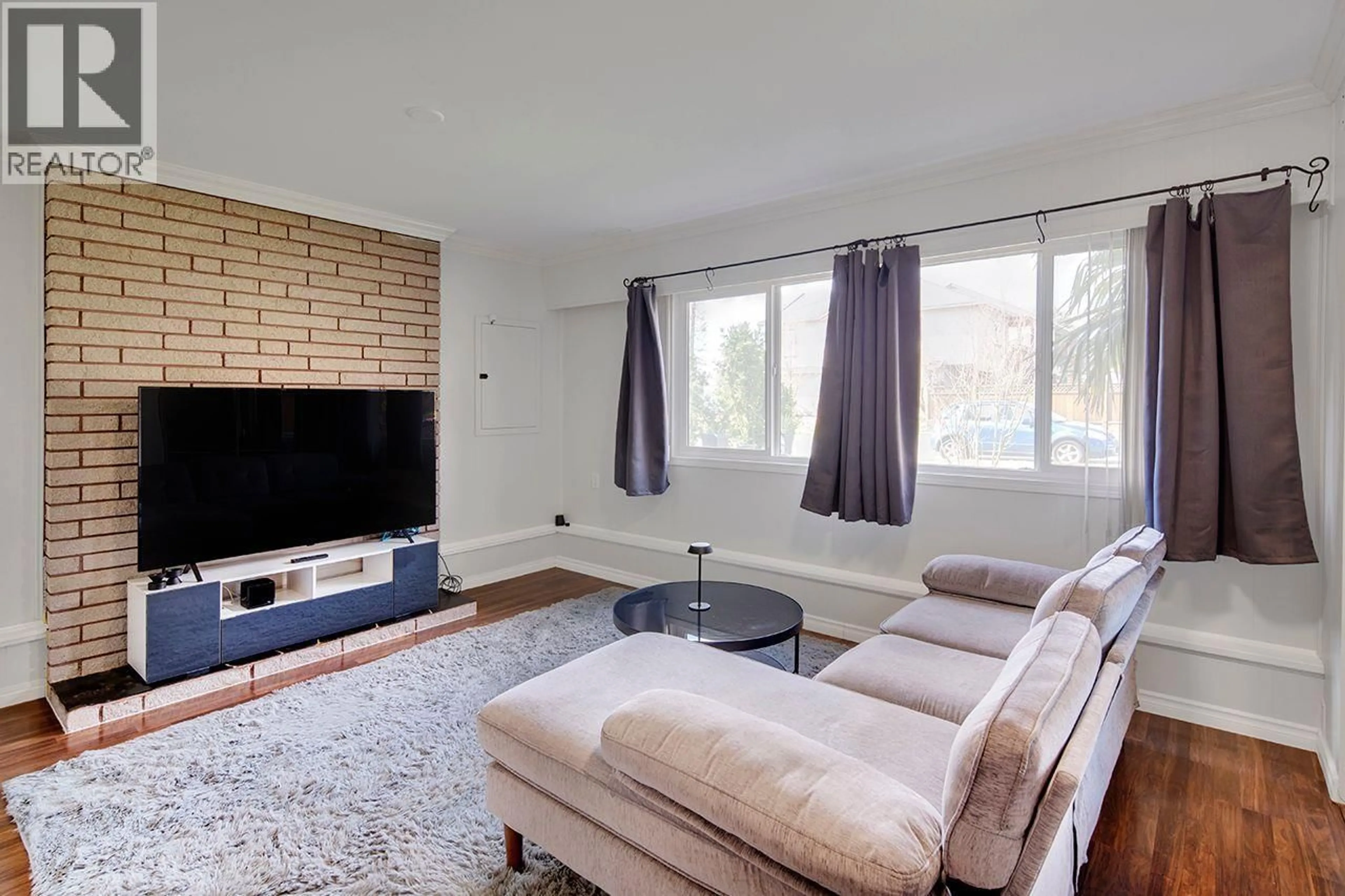 Living room with furniture, unknown for 3436 WELLINGTON STREET, Port Coquitlam British Columbia V3B3Y2