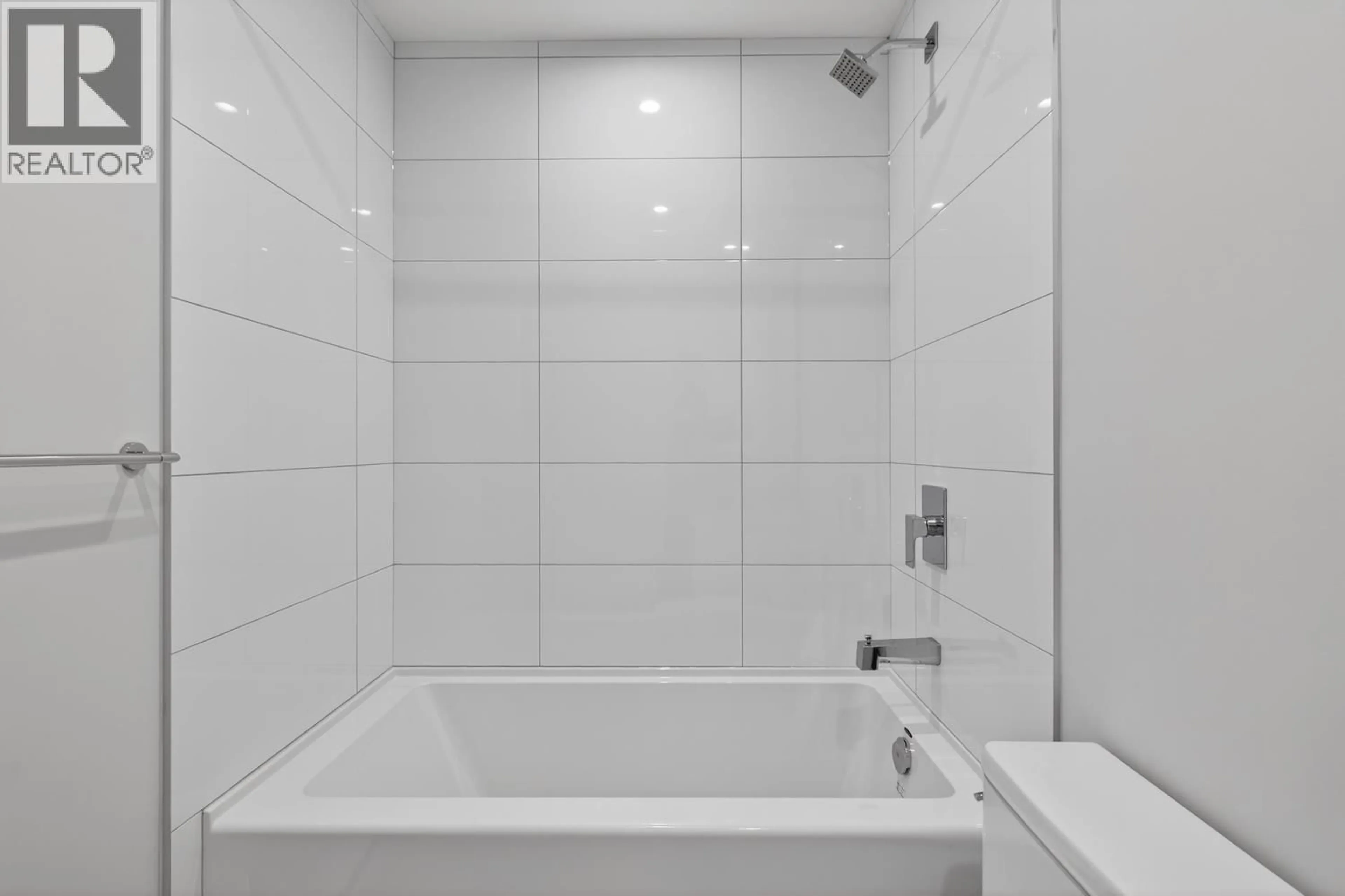 Contemporary bathroom, ceramic/tile floor for 209 - 1930 STARLING DRIVE, Tsawwassen British Columbia V4M0H1