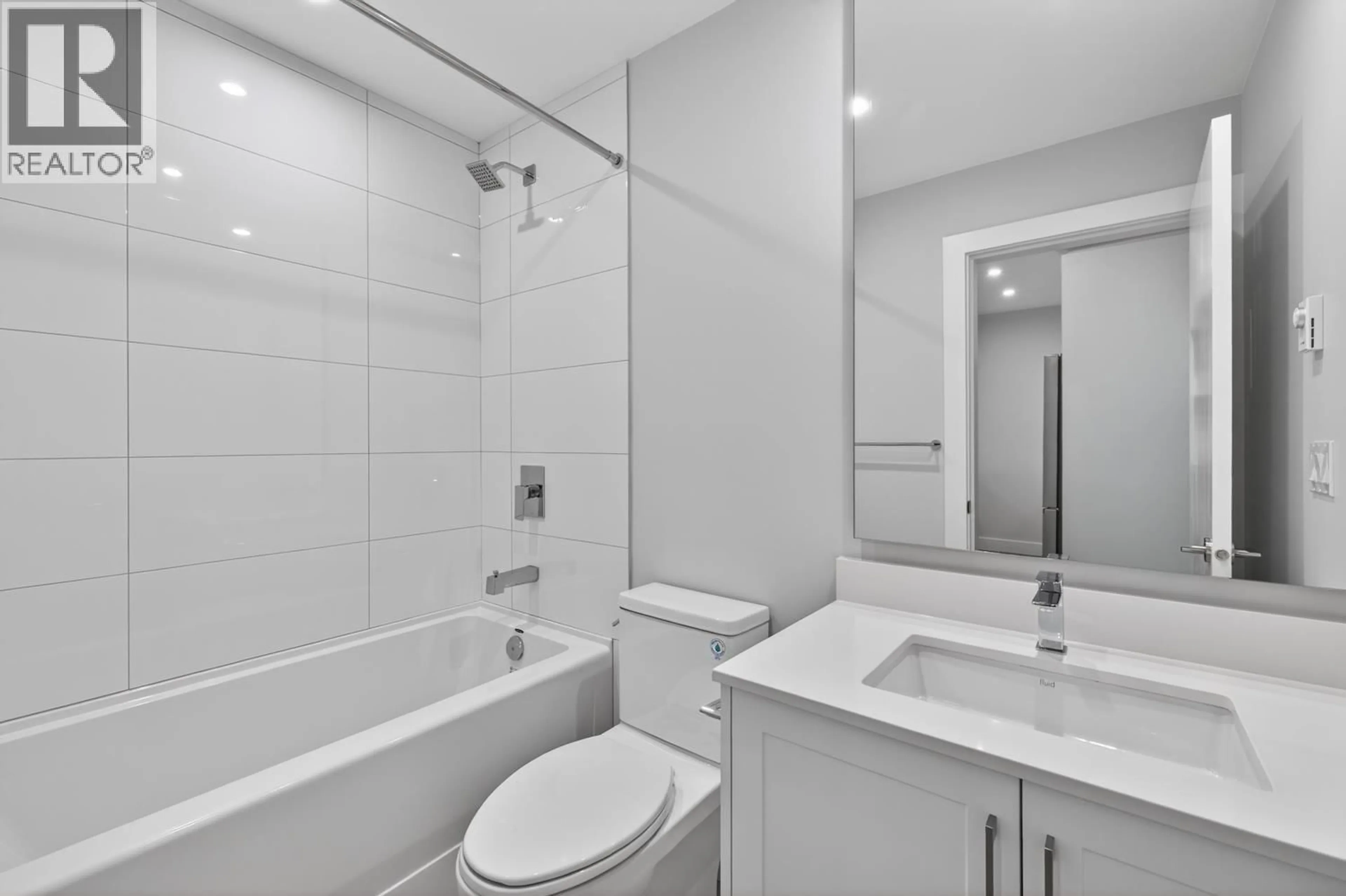 Standard bathroom, ceramic/tile floor for 209 - 1930 STARLING DRIVE, Tsawwassen British Columbia V4M0H1