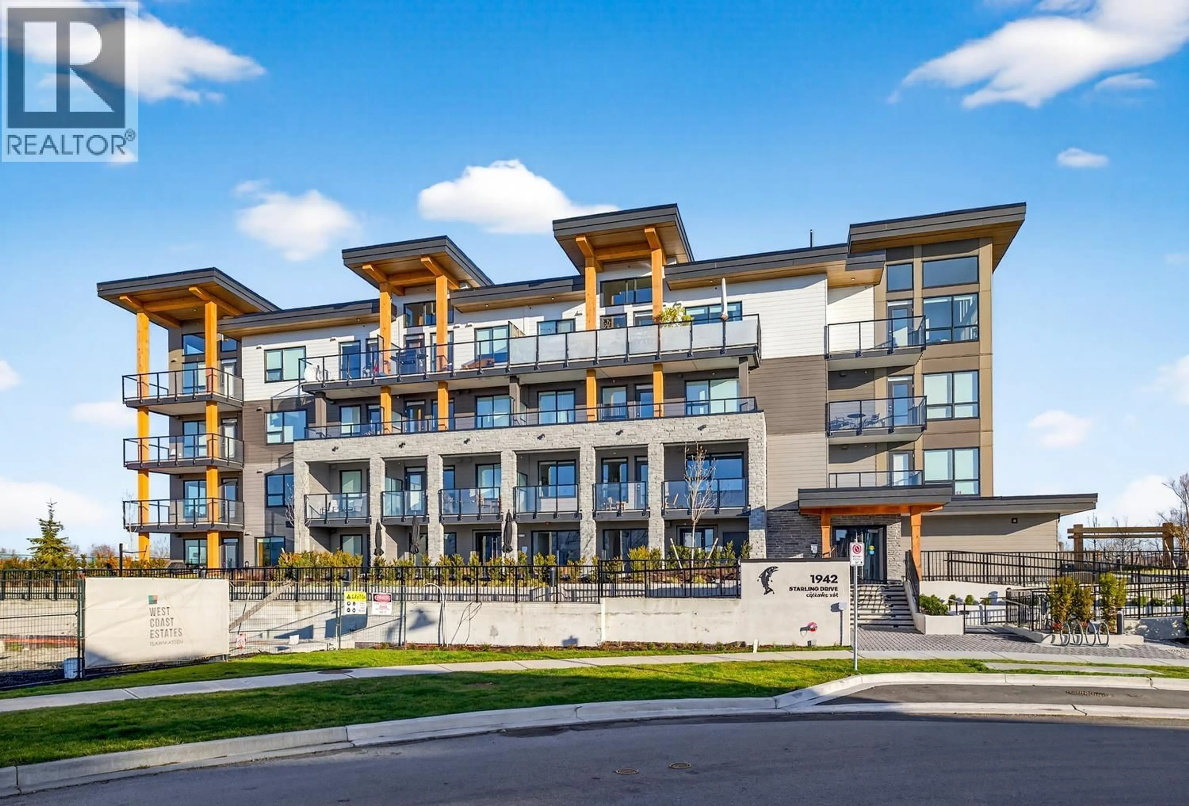 Patio, building for 404 - 1942 STARLING DRIVE, Tsawwassen British Columbia V4M0H1