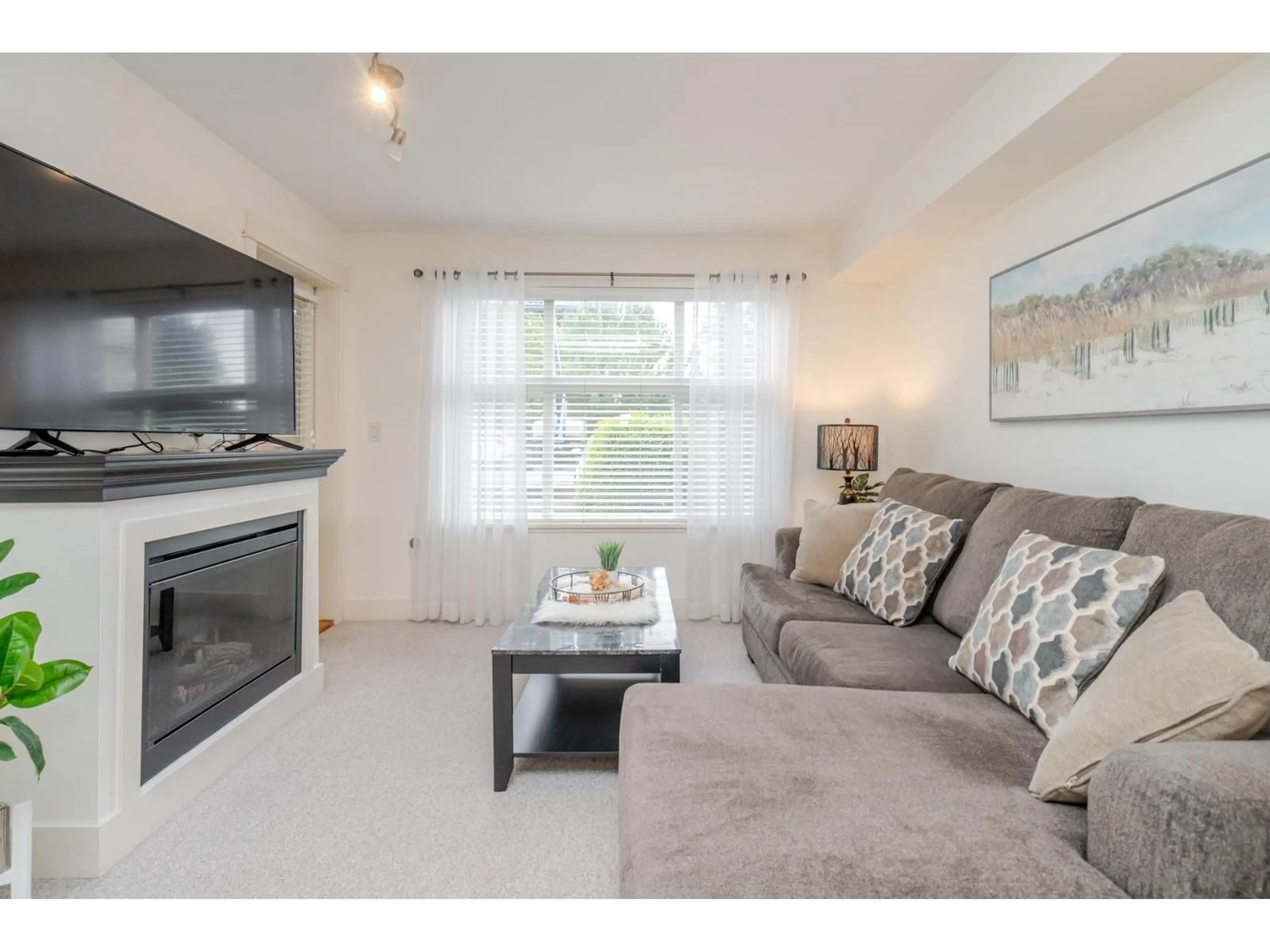 Living room with furniture, wood/laminate floor for 104 - 2515 PARK DRIVE, Abbotsford British Columbia V2S0B2