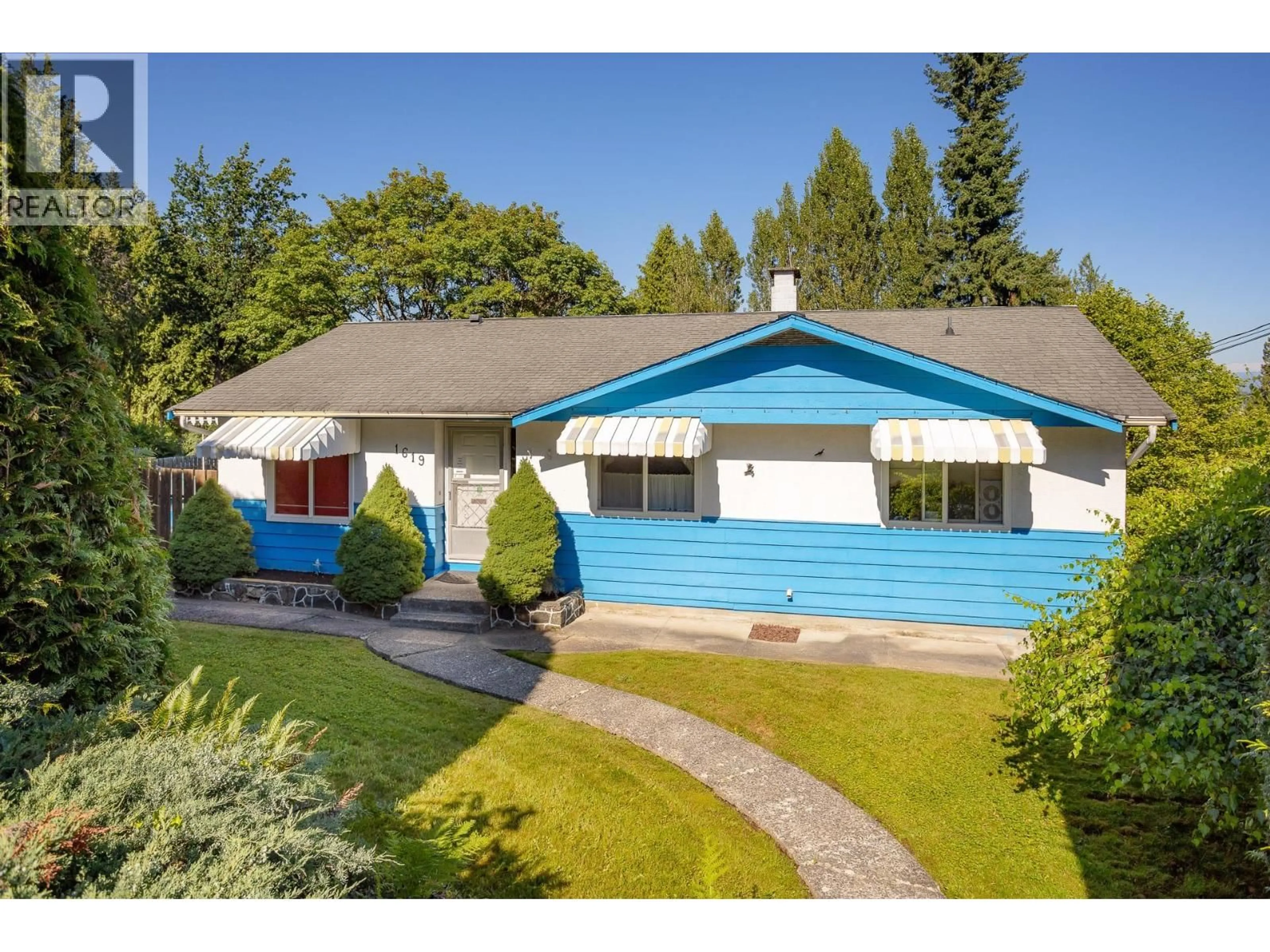 A pic from outside/outdoor area/front of a property/back of a property/a pic from drone, street for 1619 STELLA PLACE, Port Coquitlam British Columbia V3C2R4