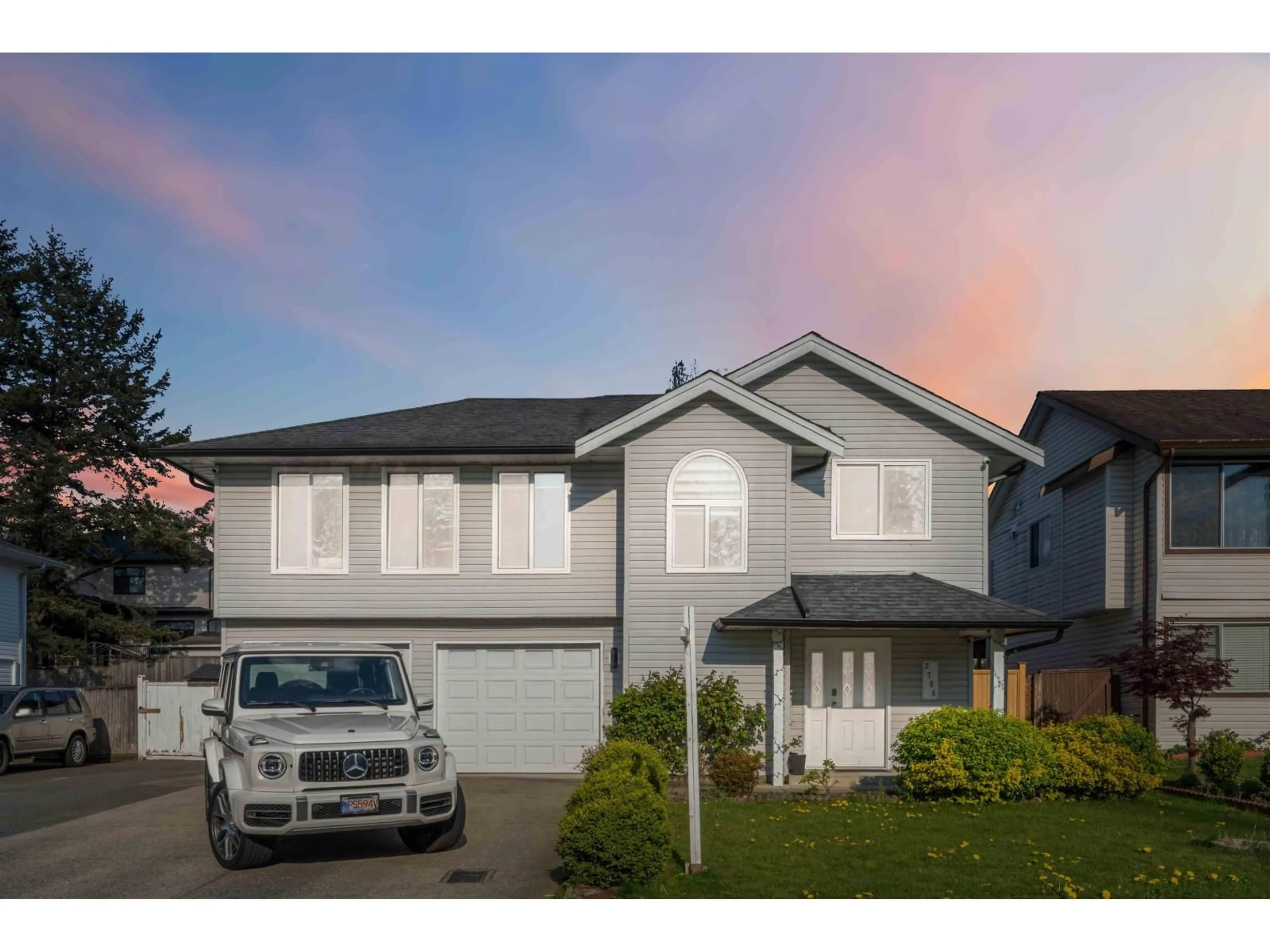 Home with vinyl exterior material, street for 2706 MITCHELL STREET, Abbotsford British Columbia V2T5G4