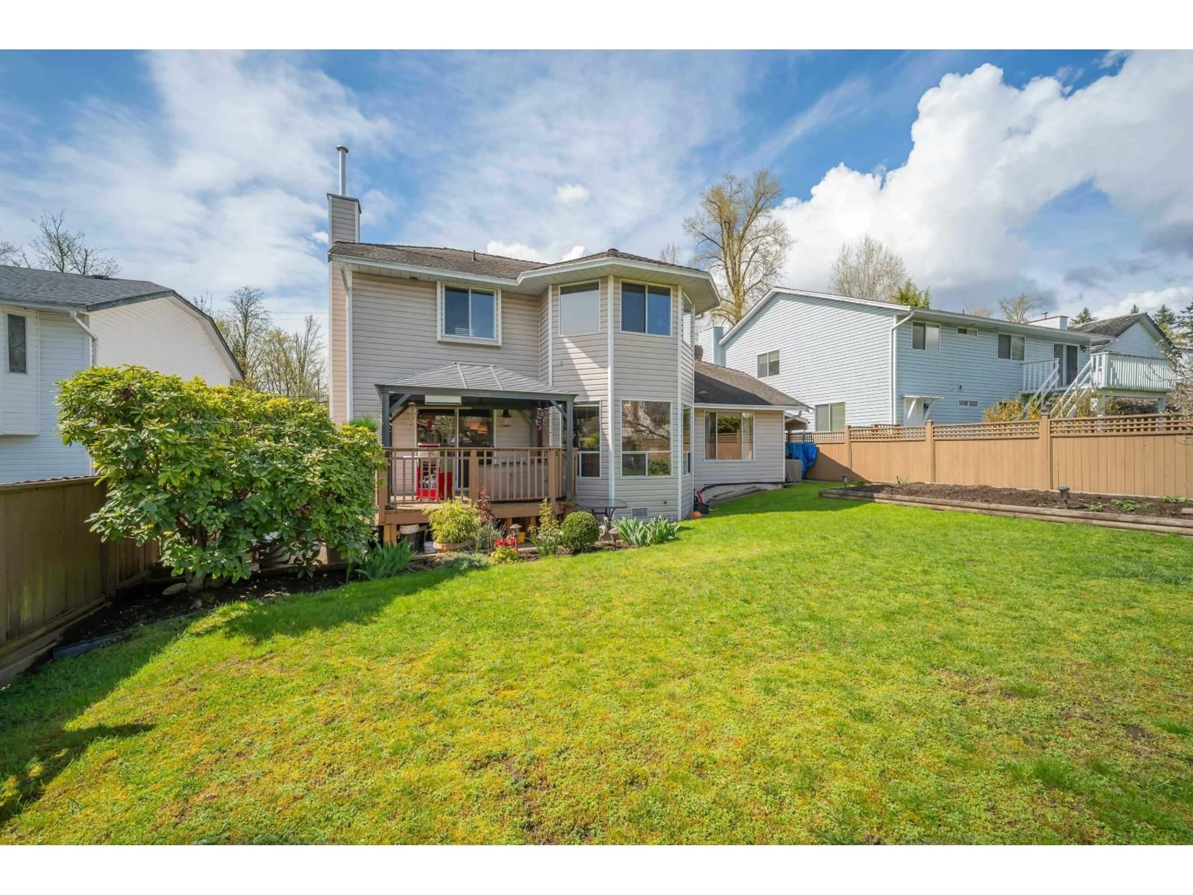 A pic from outside/outdoor area/front of a property/back of a property/a pic from drone, street for 7838 160 STREET, Surrey British Columbia V4N0T9