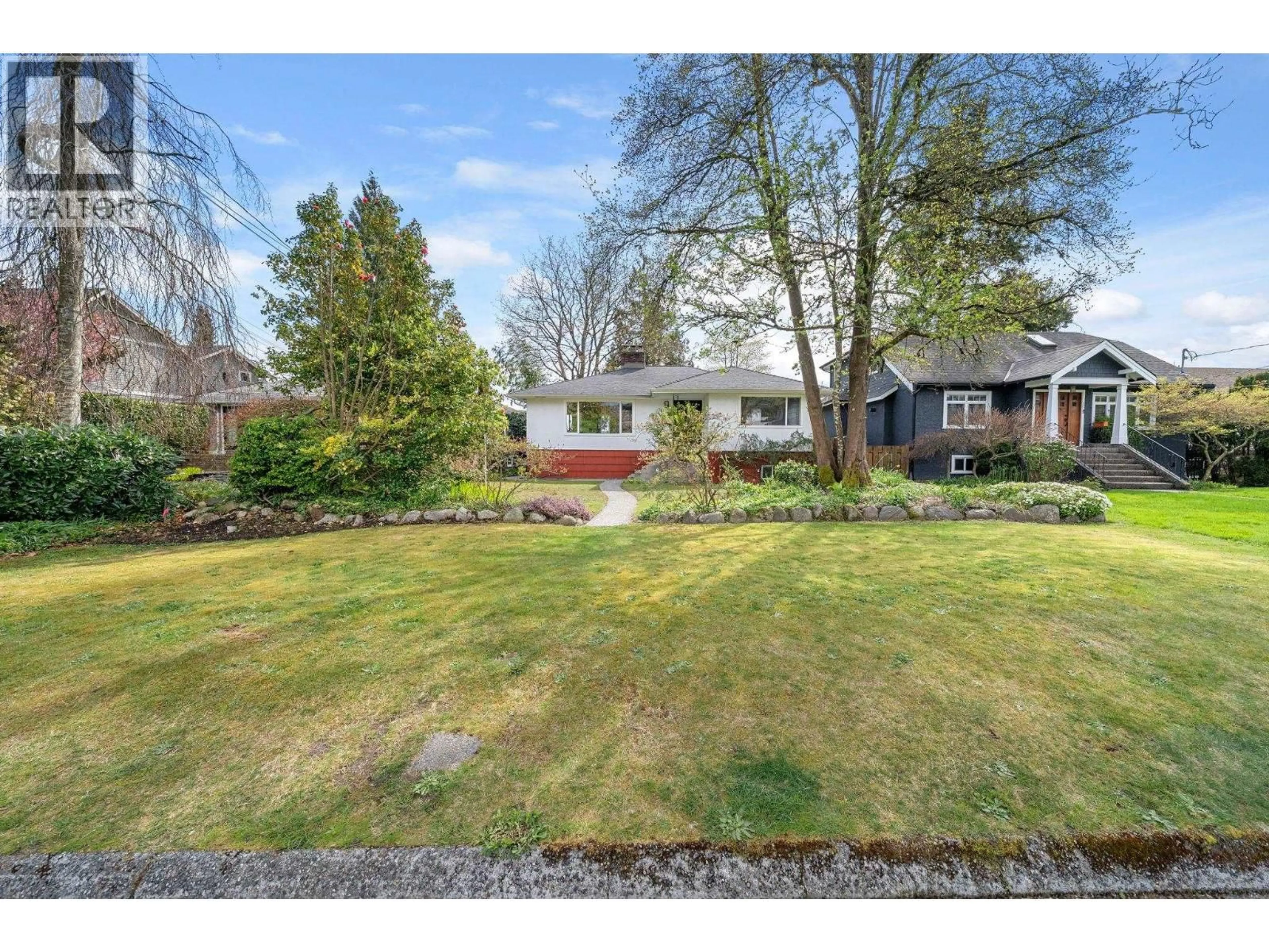 A pic from outside/outdoor area/front of a property/back of a property/a pic from drone, street for 753 9TH STREET, North Vancouver British Columbia V7L2C1