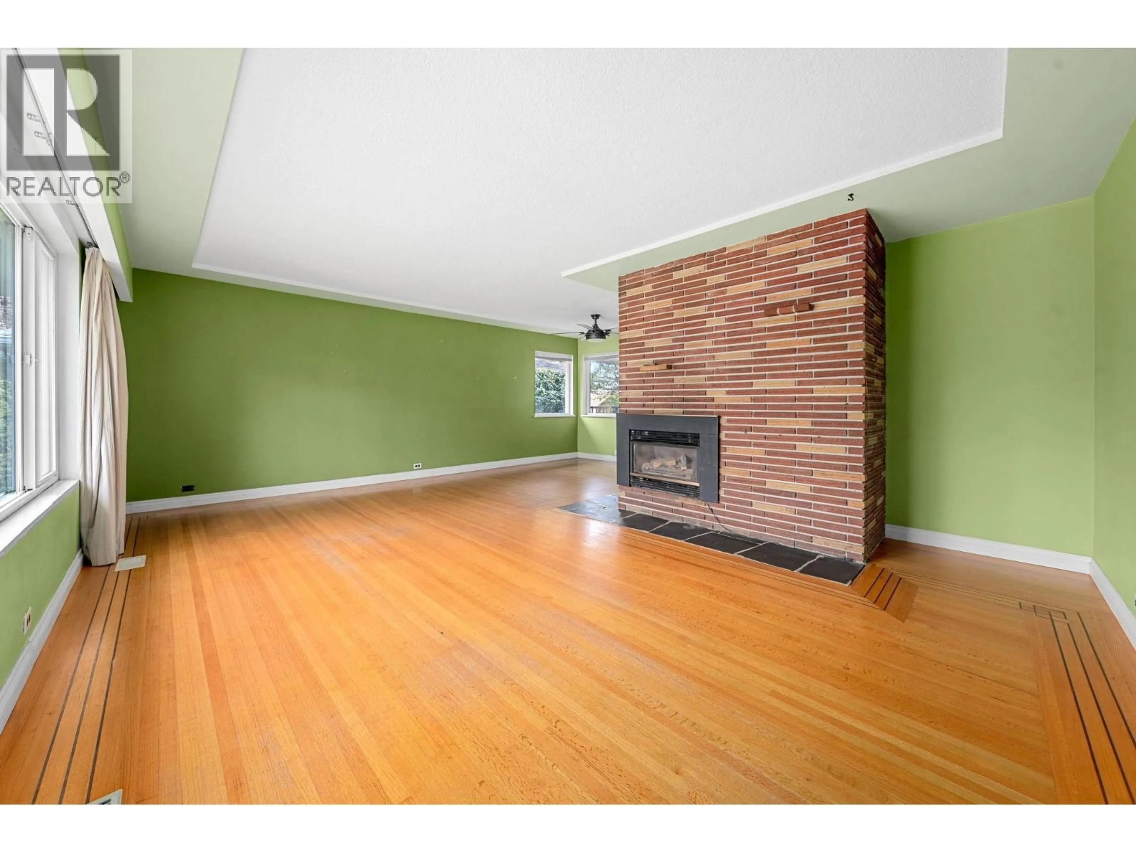 Unknown for 753 9TH STREET, North Vancouver British Columbia V7L2C1