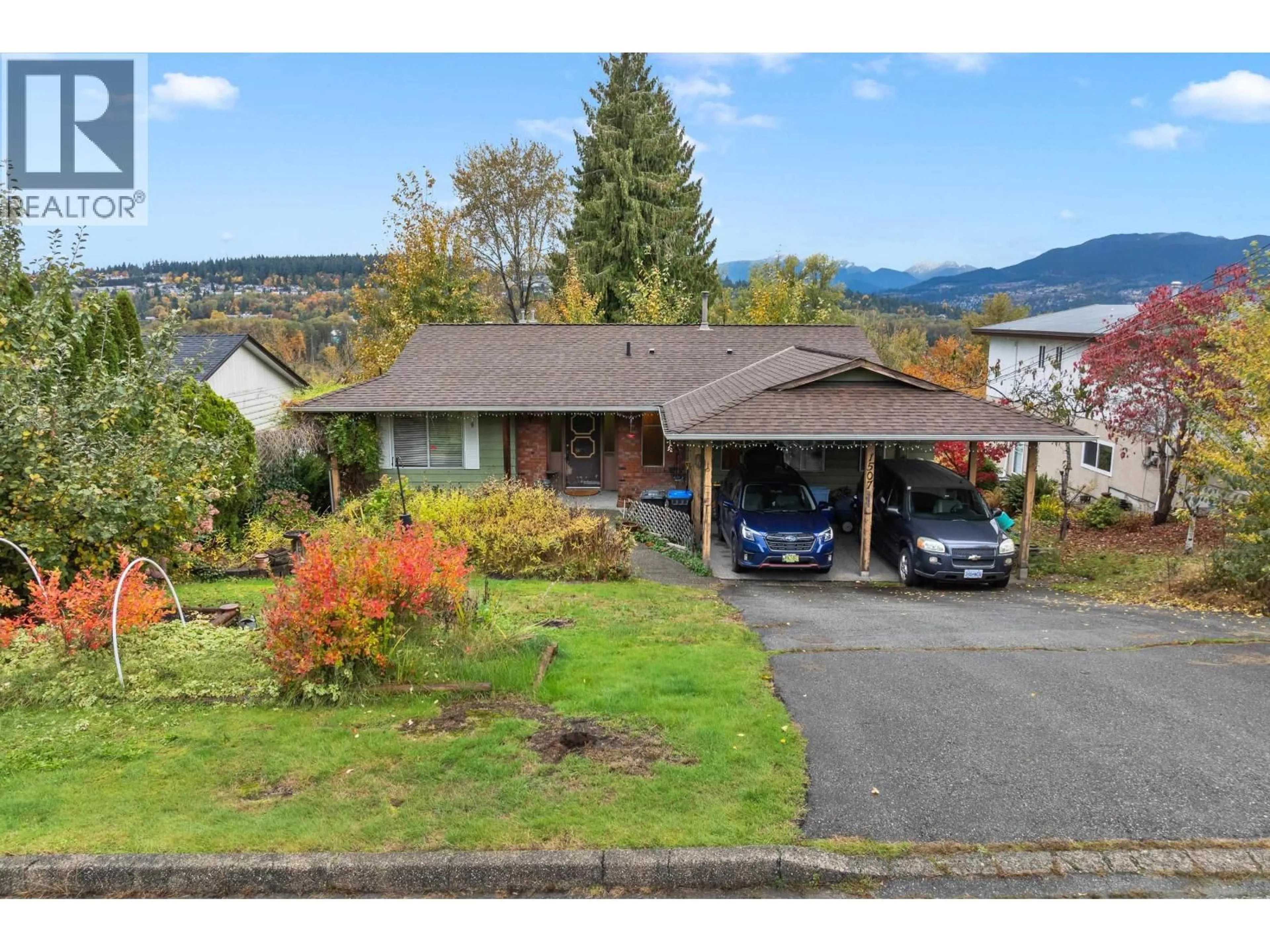 A pic from outside/outdoor area/front of a property/back of a property/a pic from drone, unknown for 1507 ELINOR CRESCENT, Port Coquitlam British Columbia V3C2Y3