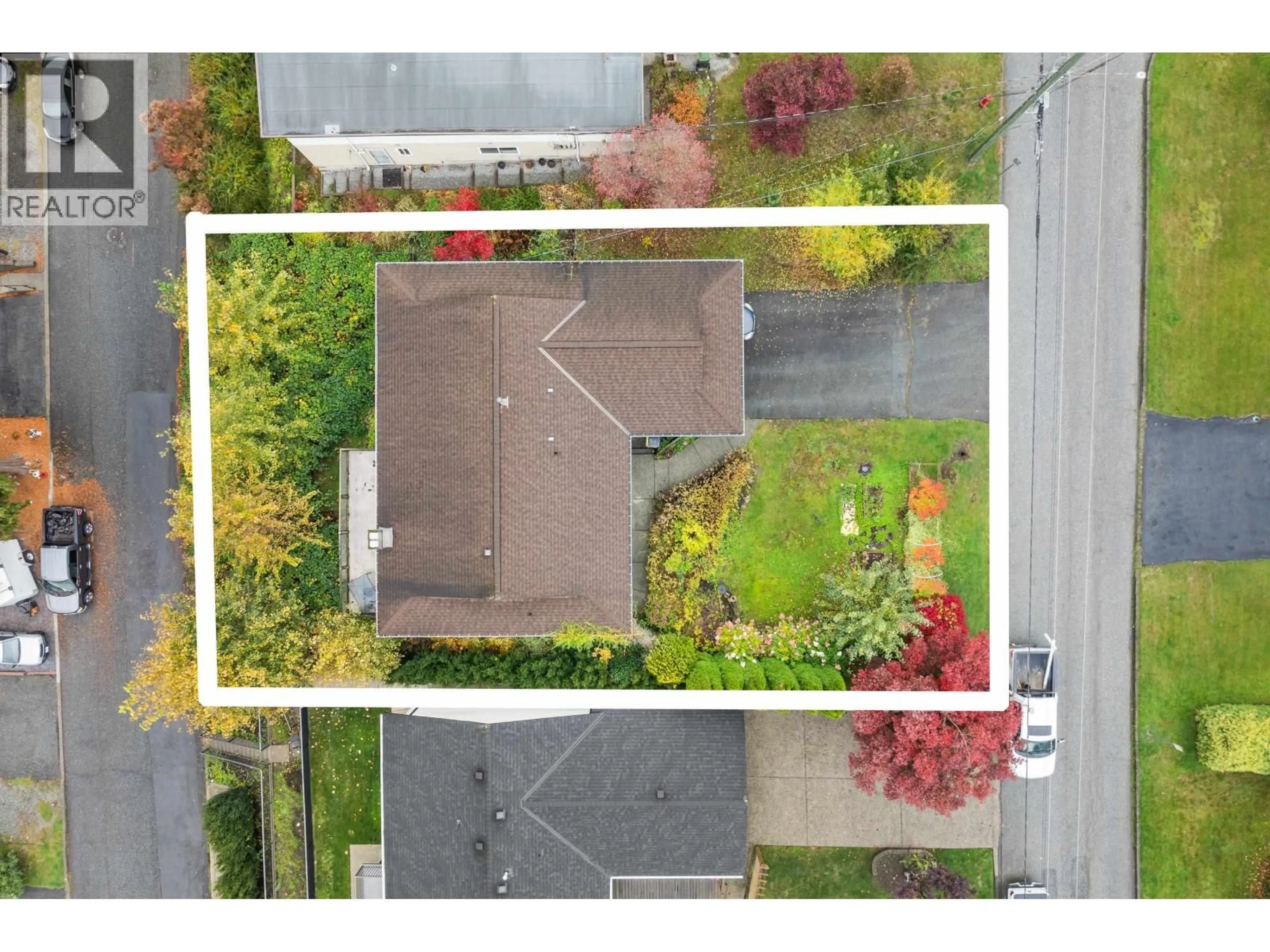 A pic from outside/outdoor area/front of a property/back of a property/a pic from drone, street for 1507 ELINOR CRESCENT, Port Coquitlam British Columbia V3C2Y3