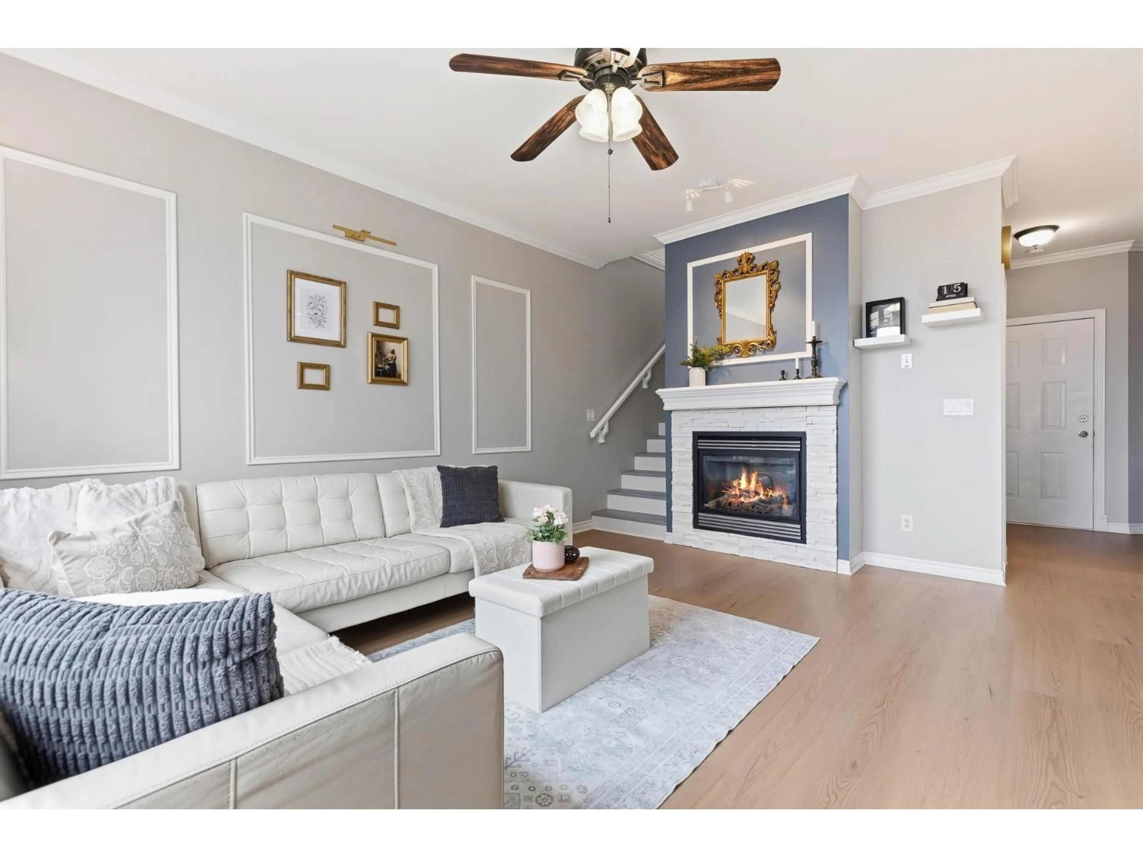 Living room with furniture, wood/laminate floor for 26 - 5900 JINKERSON ROAD, Chilliwack British Columbia V2R0B2