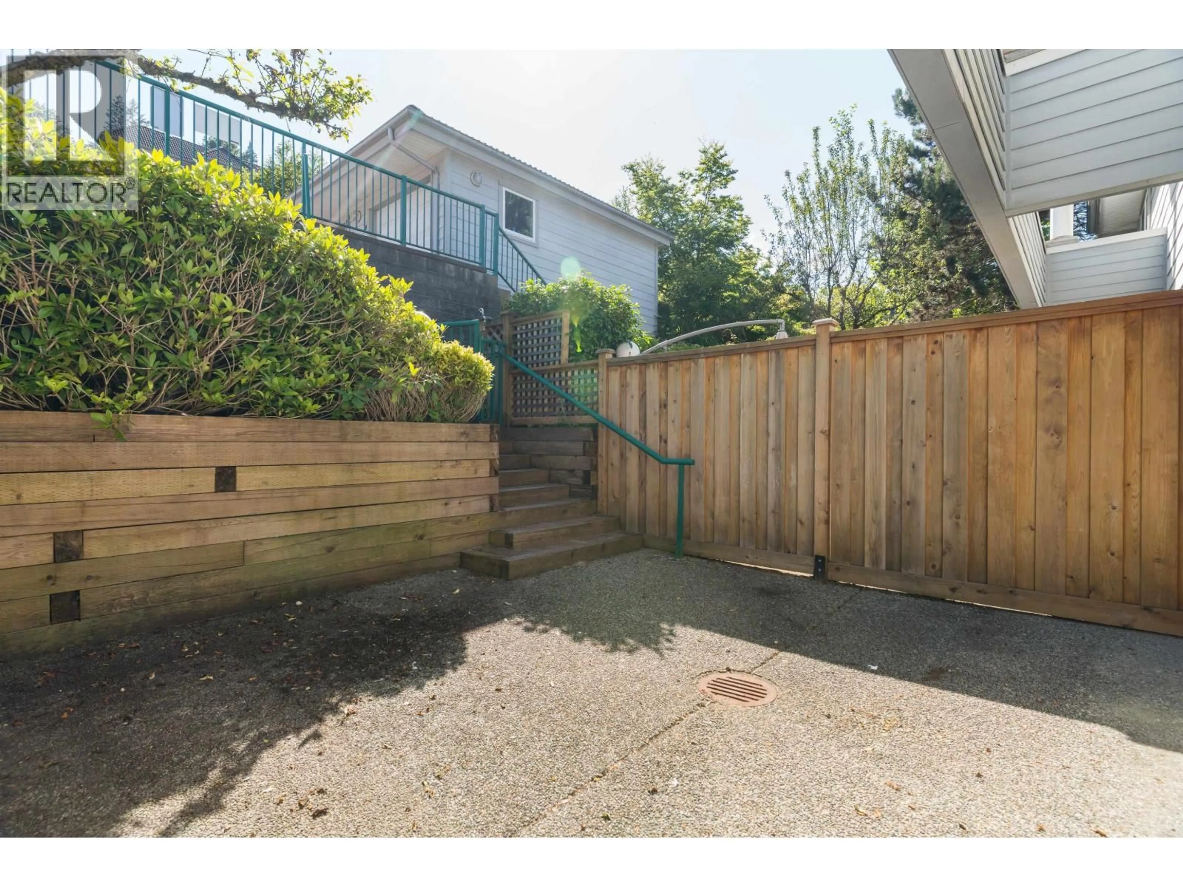 Patio, street for 132 SHORELINE CIRCLE, Port Moody British Columbia V3H5B3