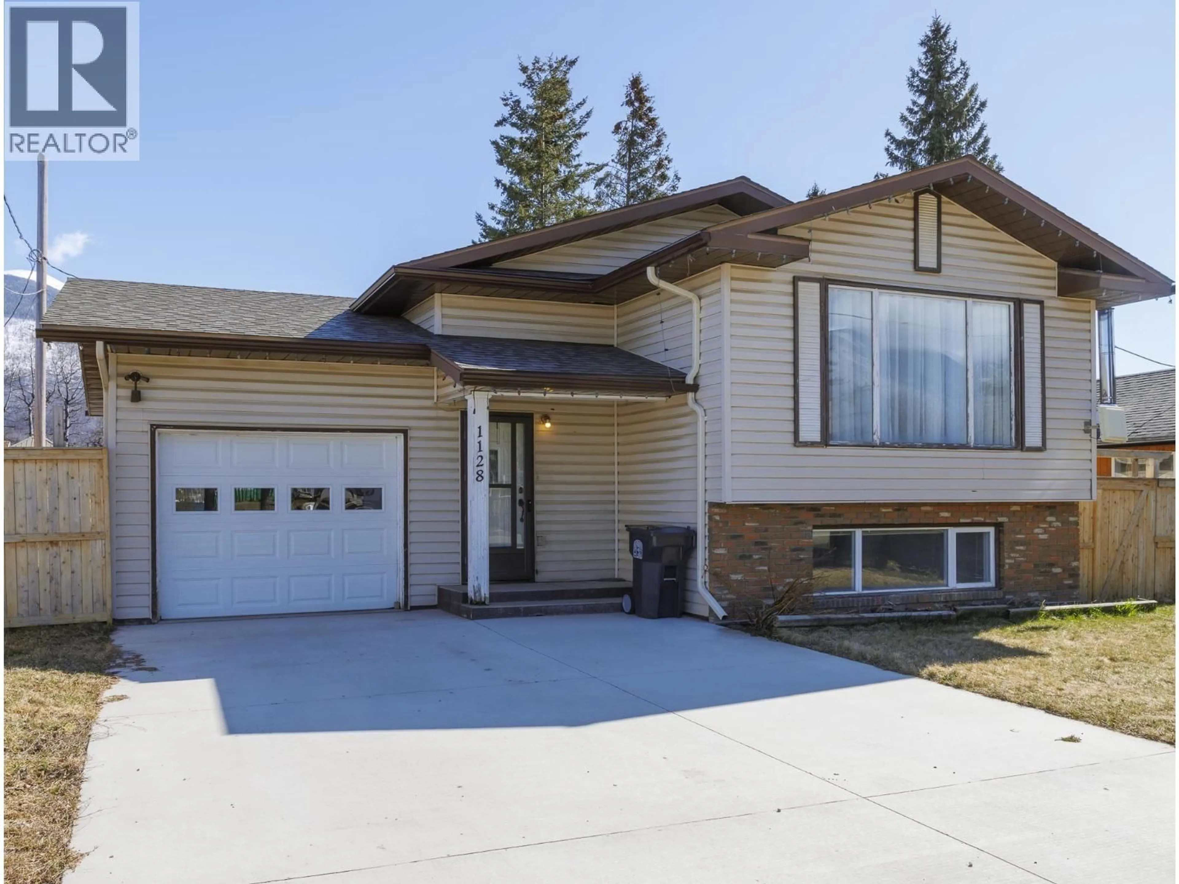 Home with vinyl exterior material, street for 1128 3RD AVENUE, McBride British Columbia V0J2E0