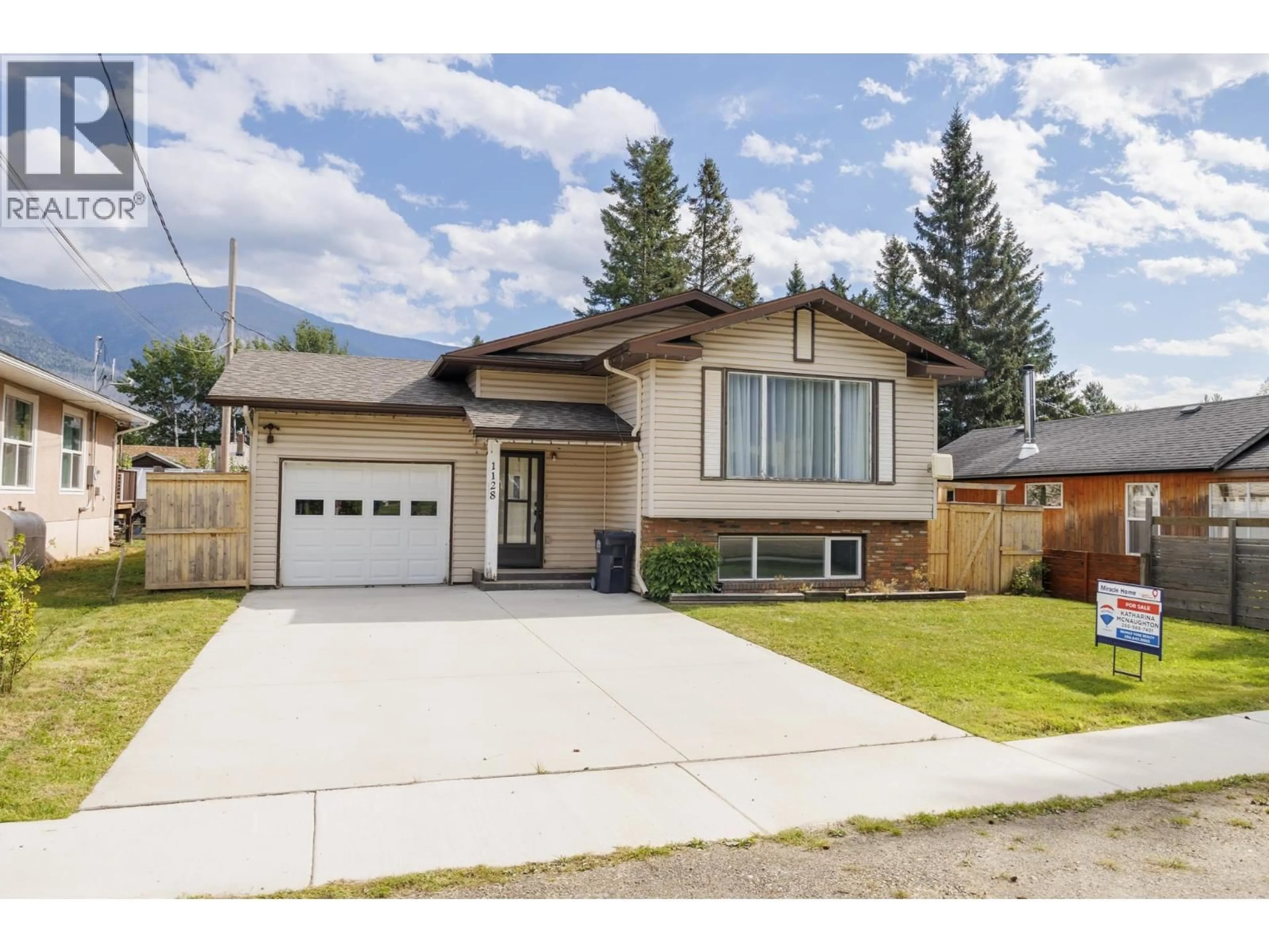 Home with vinyl exterior material, street for 1128 3RD AVENUE, McBride British Columbia V0J2E0