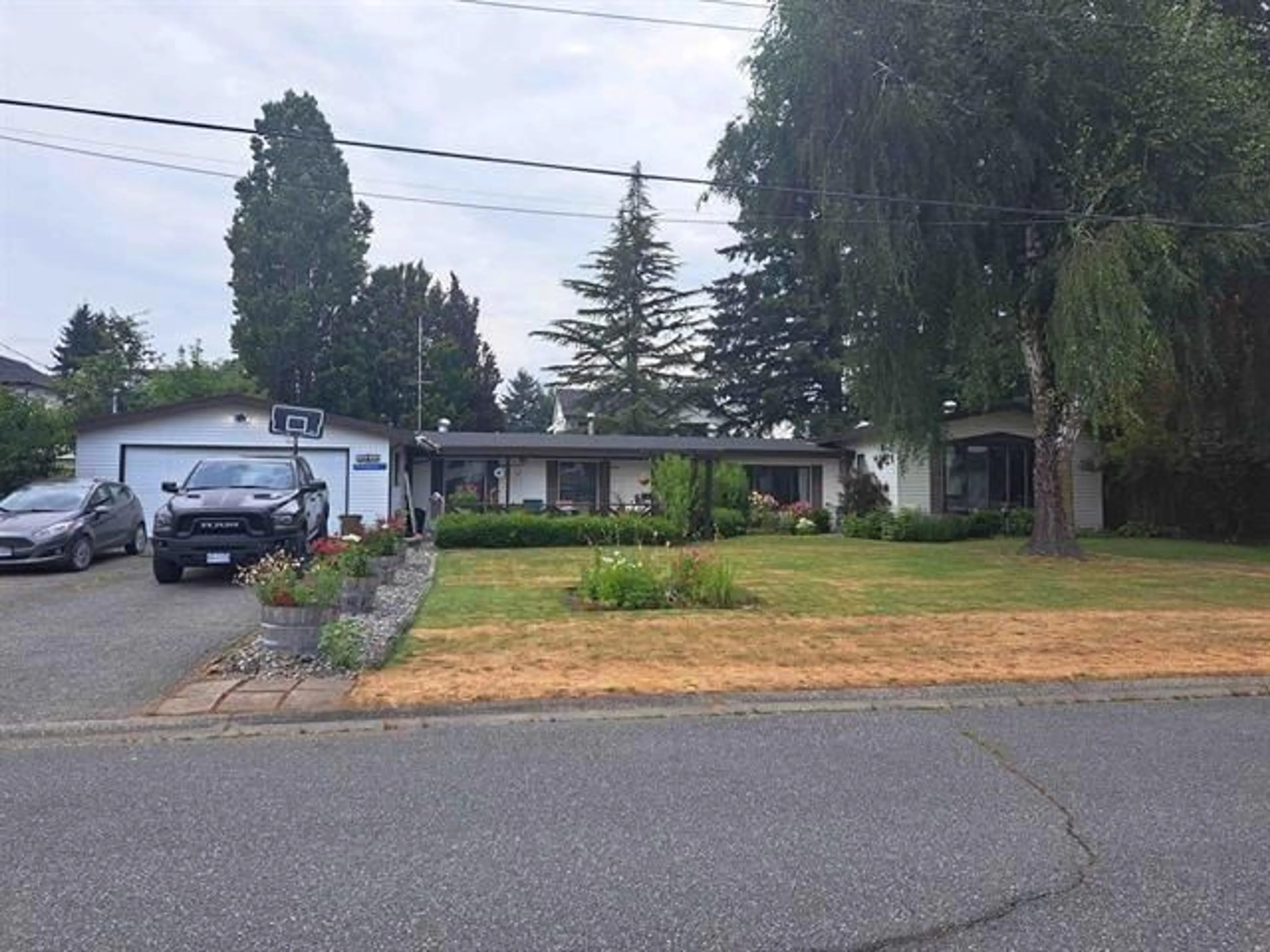 A pic from outside/outdoor area/front of a property/back of a property/a pic from drone, street for 26523 28B AVENUE, Langley British Columbia V4W3B1
