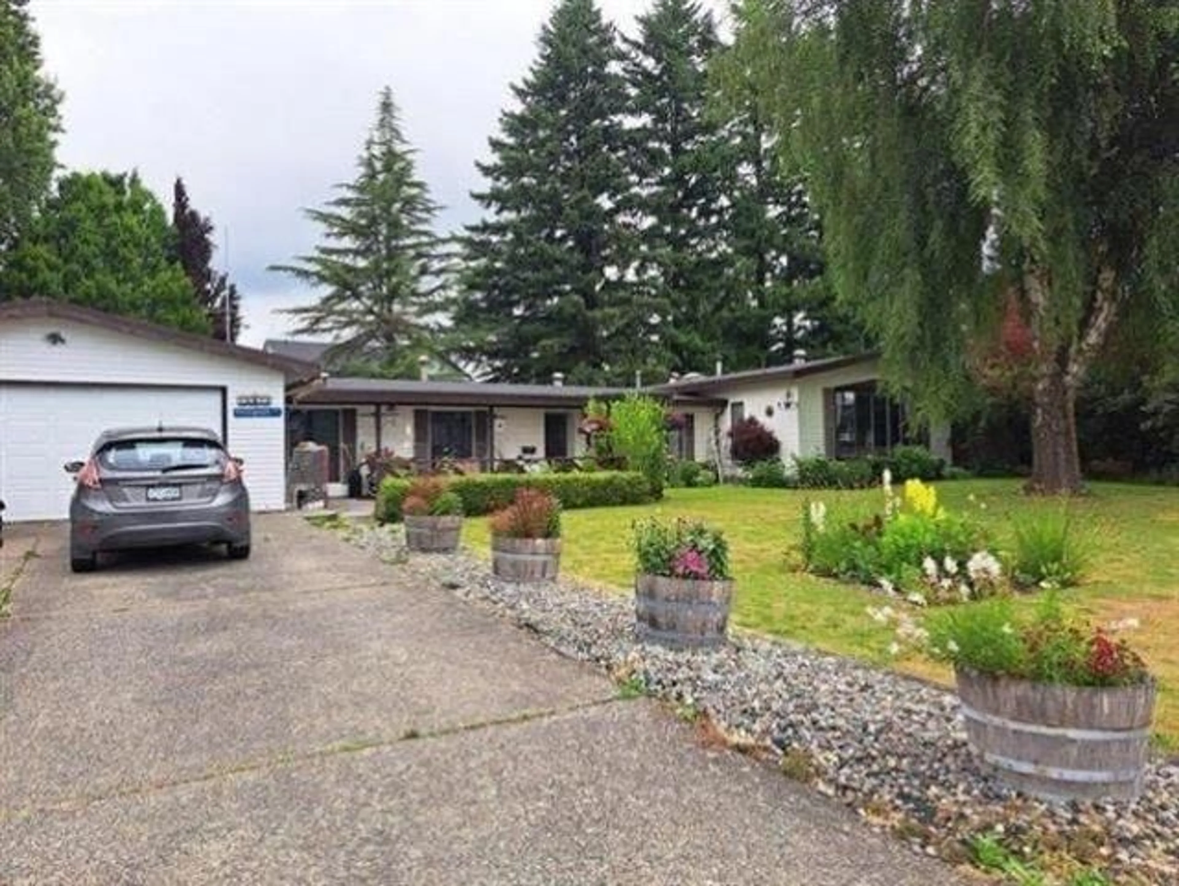 A pic from outside/outdoor area/front of a property/back of a property/a pic from drone, street for 26523 28B AVENUE, Langley British Columbia V4W3B1