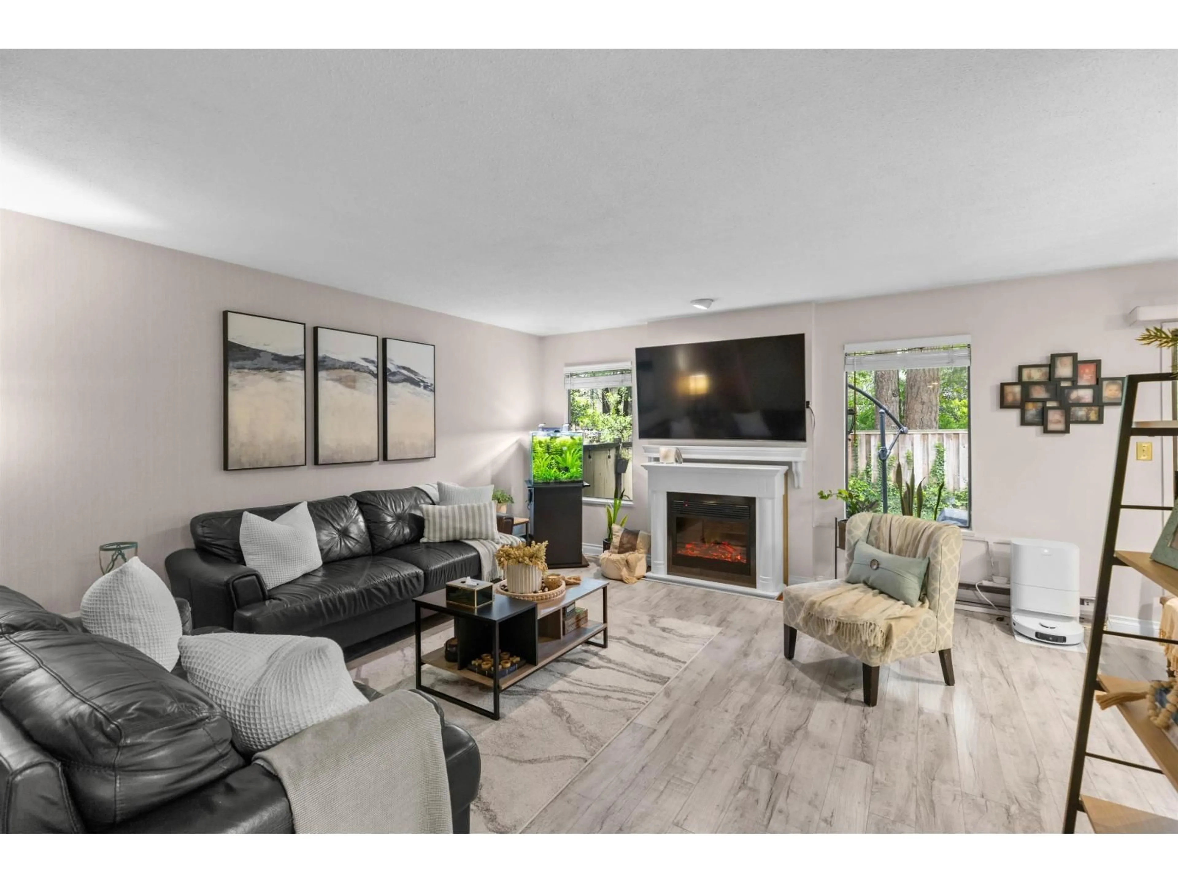 Living room with furniture, unknown for 17 - 2998 MOUAT DRIVE, Abbotsford British Columbia V2T4E6