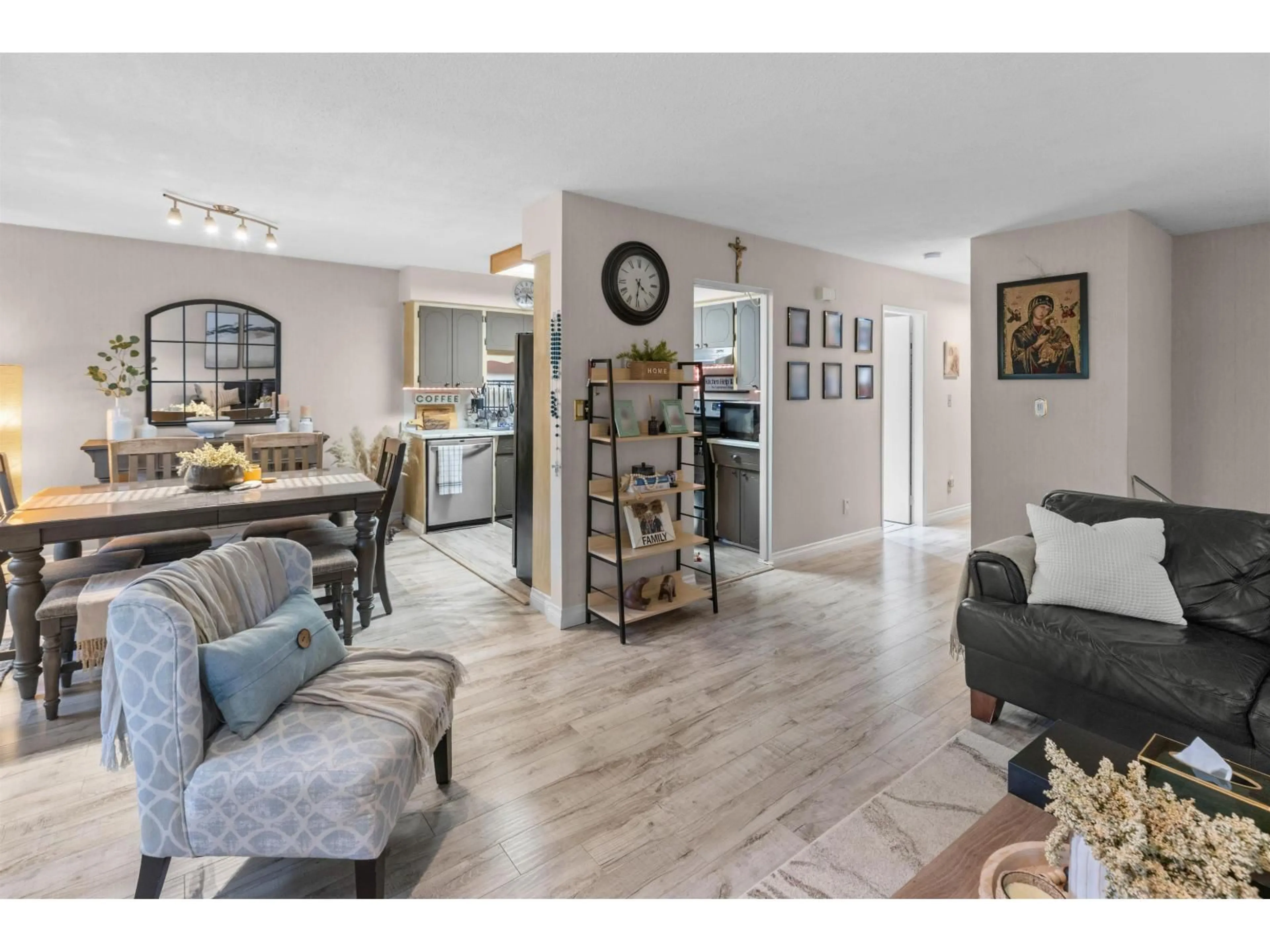 Open concept kitchen, unknown for 17 - 2998 MOUAT DRIVE, Abbotsford British Columbia V2T4E6