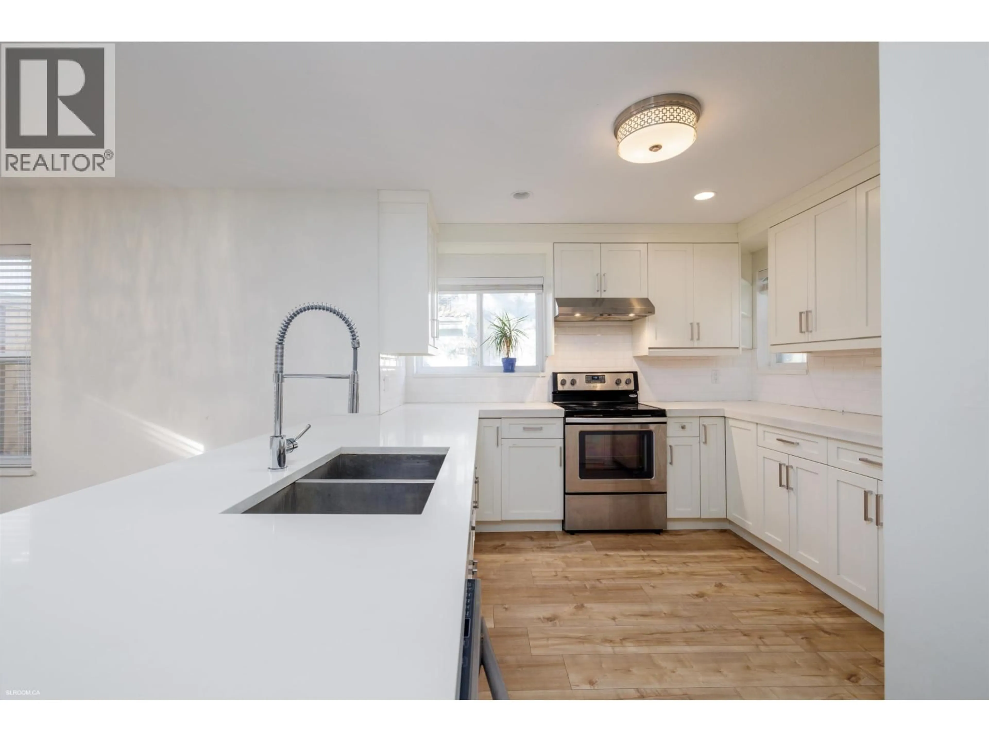 Open concept kitchen, unknown for 140 SHORELINE CIRCLE, Port Moody British Columbia V3H5B3