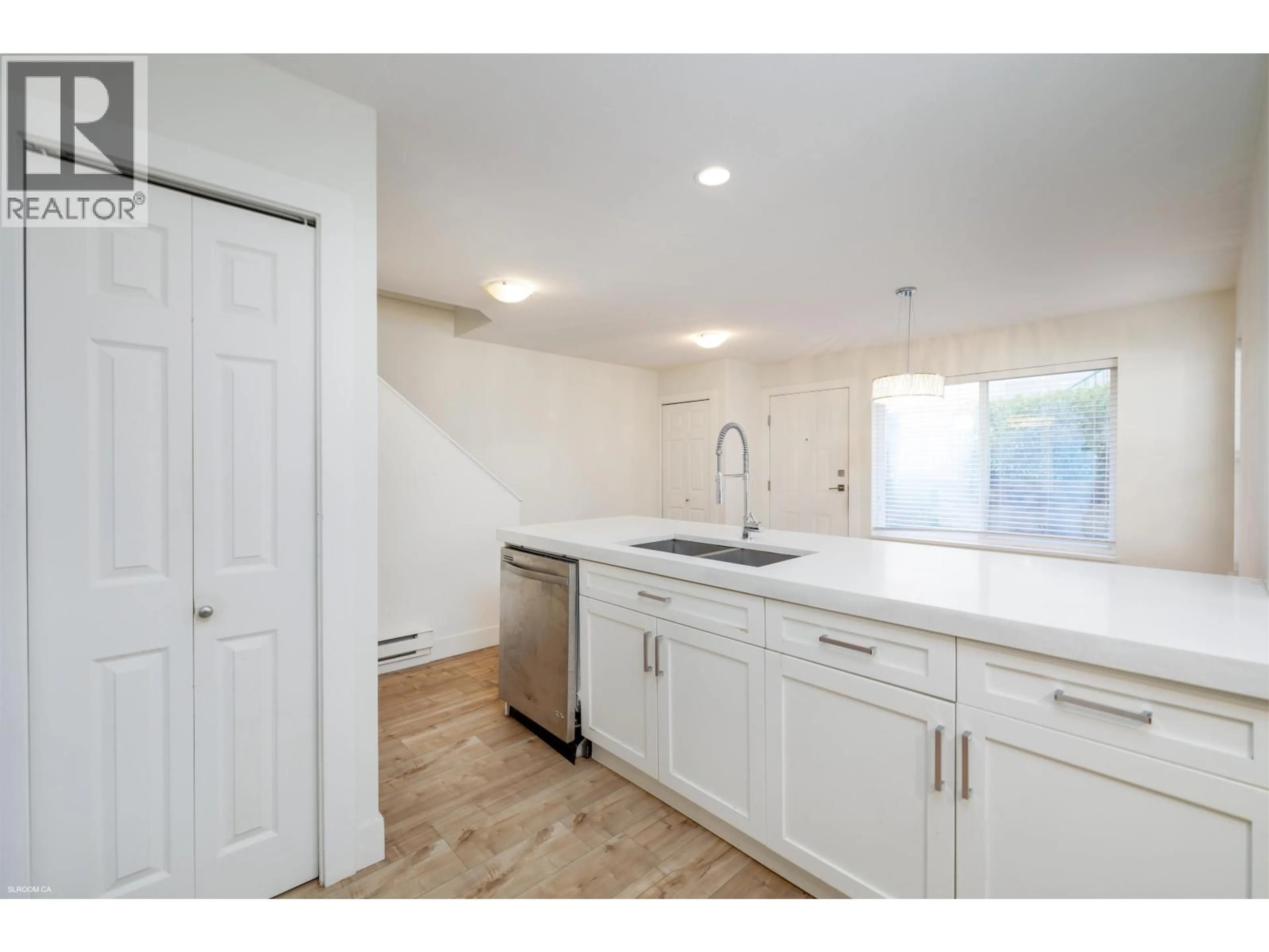 Open concept kitchen, unknown for 140 SHORELINE CIRCLE, Port Moody British Columbia V3H5B3