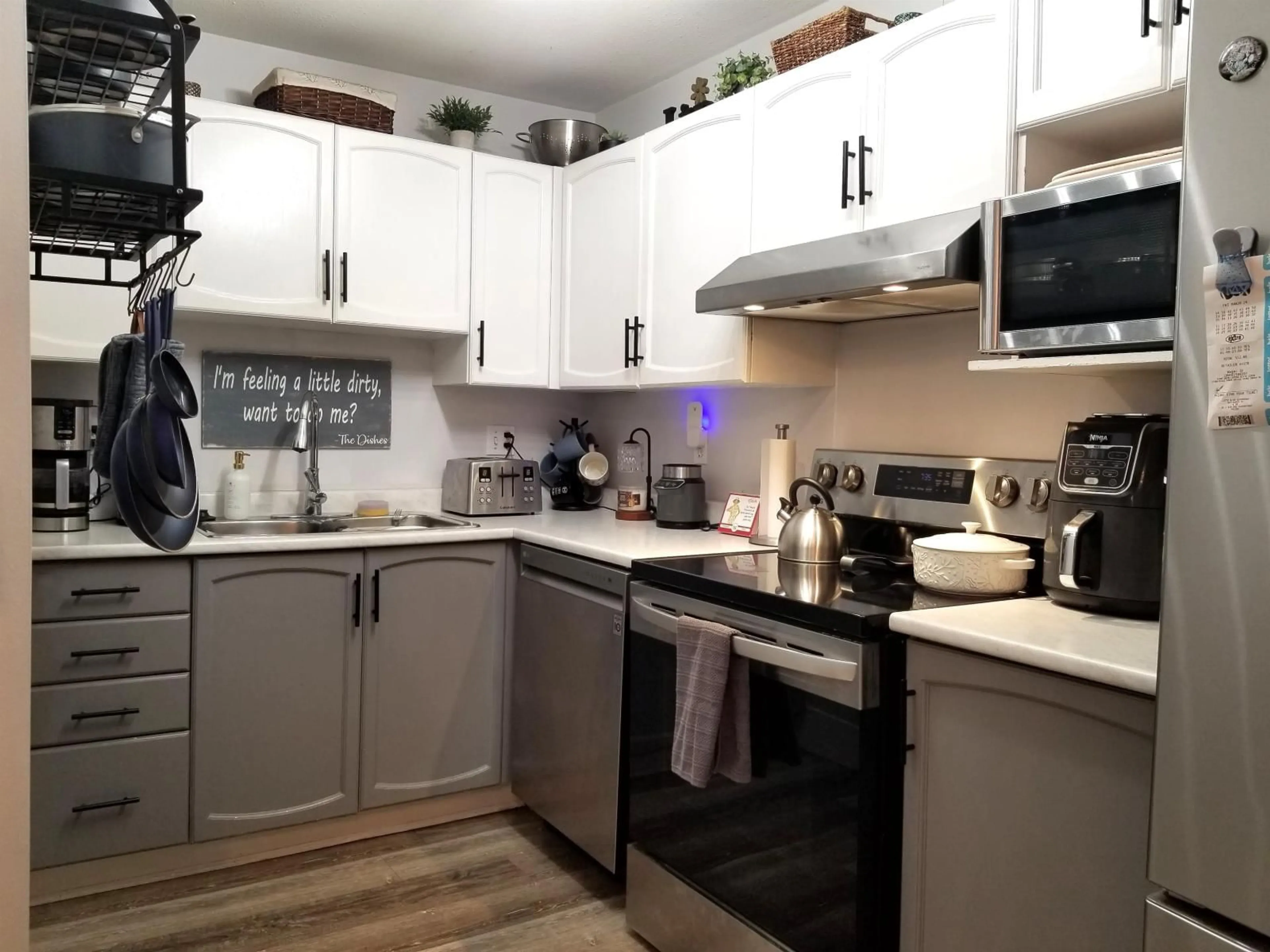 Standard kitchen, unknown for 208 - 2964 TRETHEWEY STREET, Abbotsford British Columbia V2T6P4