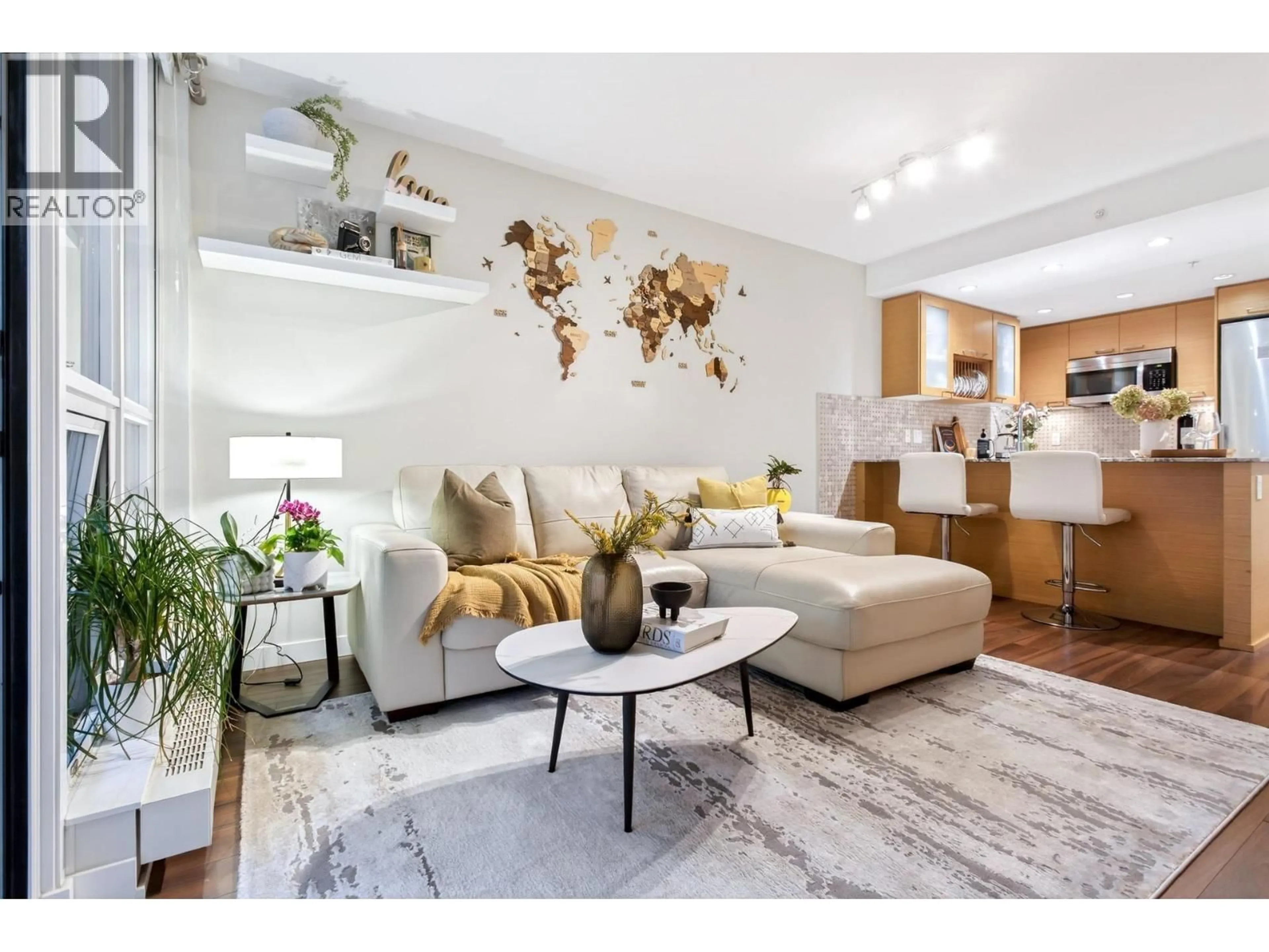 Living room with furniture, unknown for 413 - 135 17 STREET, North Vancouver British Columbia V7L0C4