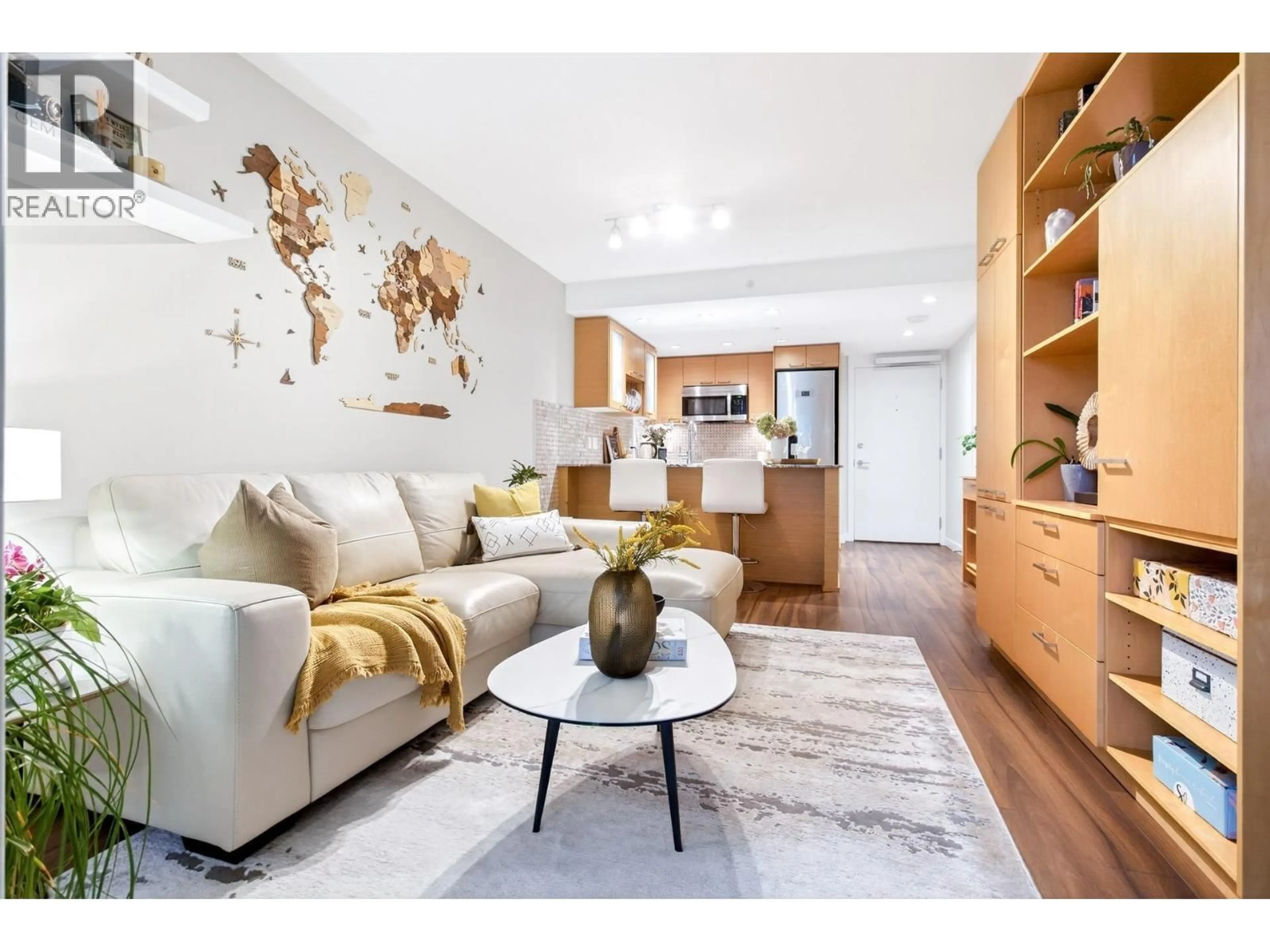 Living room with furniture, wood/laminate floor for 413 - 135 17 STREET, North Vancouver British Columbia V7L0C4