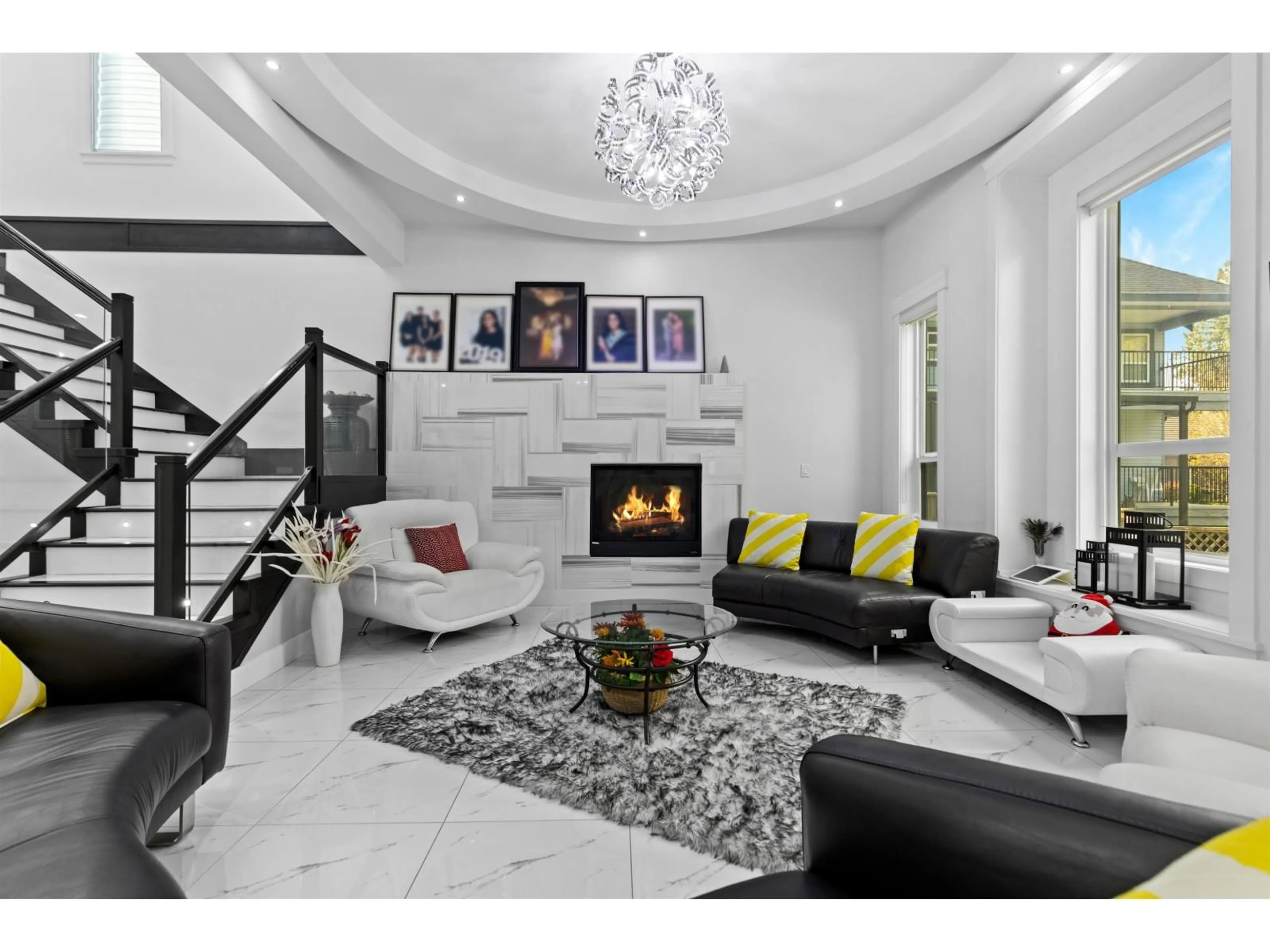 Living room with furniture, ceramic/tile floor for 10578 127A STREET, Surrey British Columbia V3V0B4