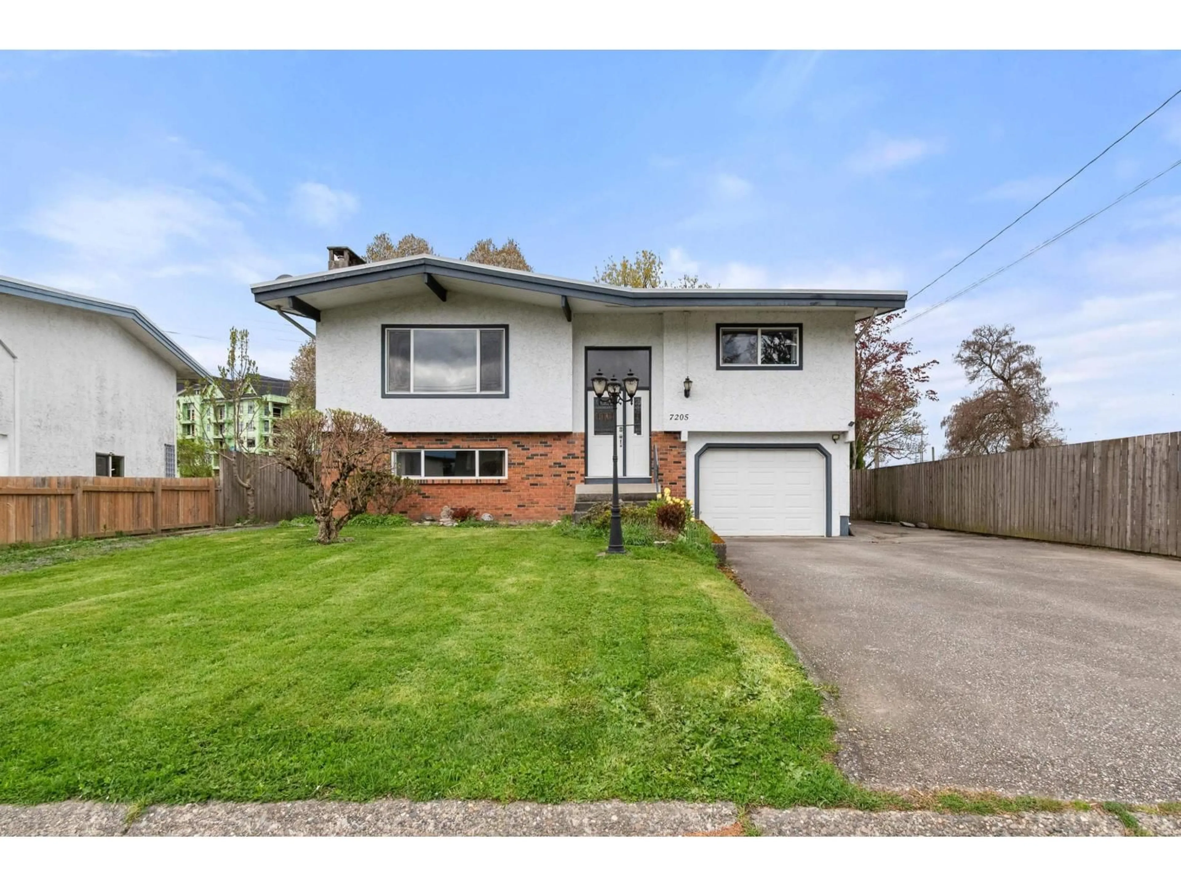 Home with vinyl exterior material, street for 7205 GORDON DRIVE, Chilliwack British Columbia V2R1X7