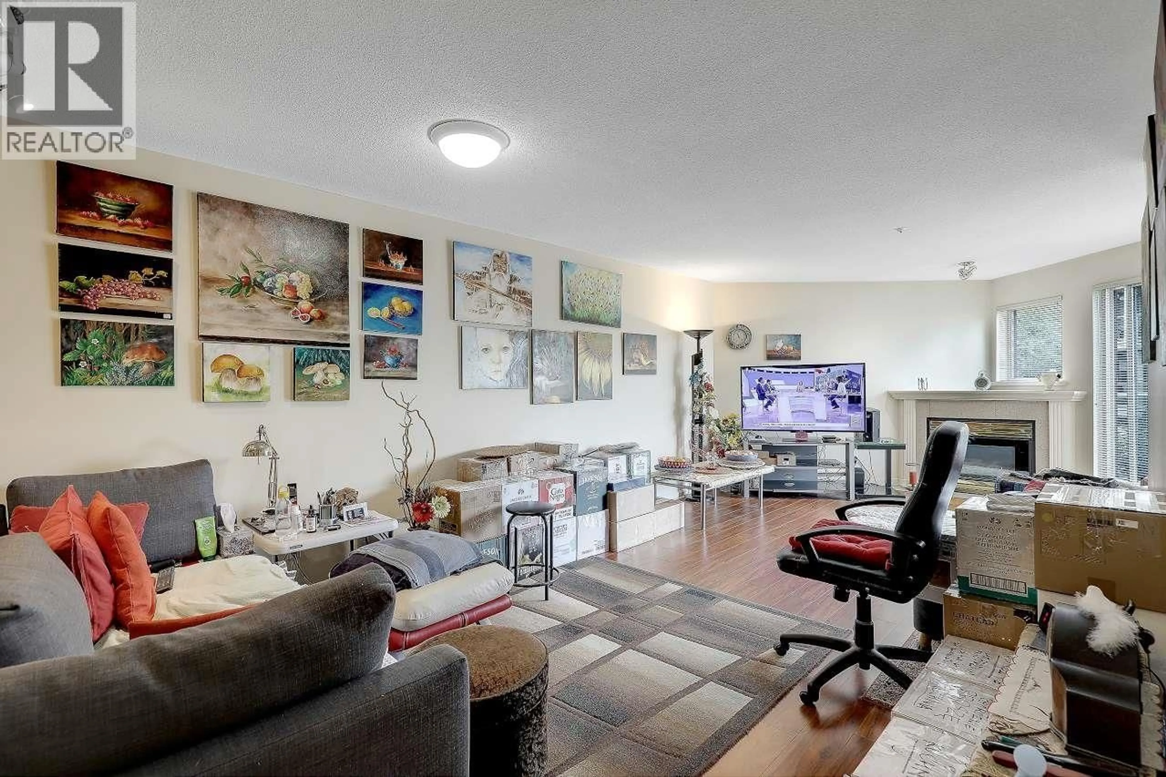 Living room with furniture, unknown for 307 - 70 RICHMOND STREET, New Westminster British Columbia V3L5S8