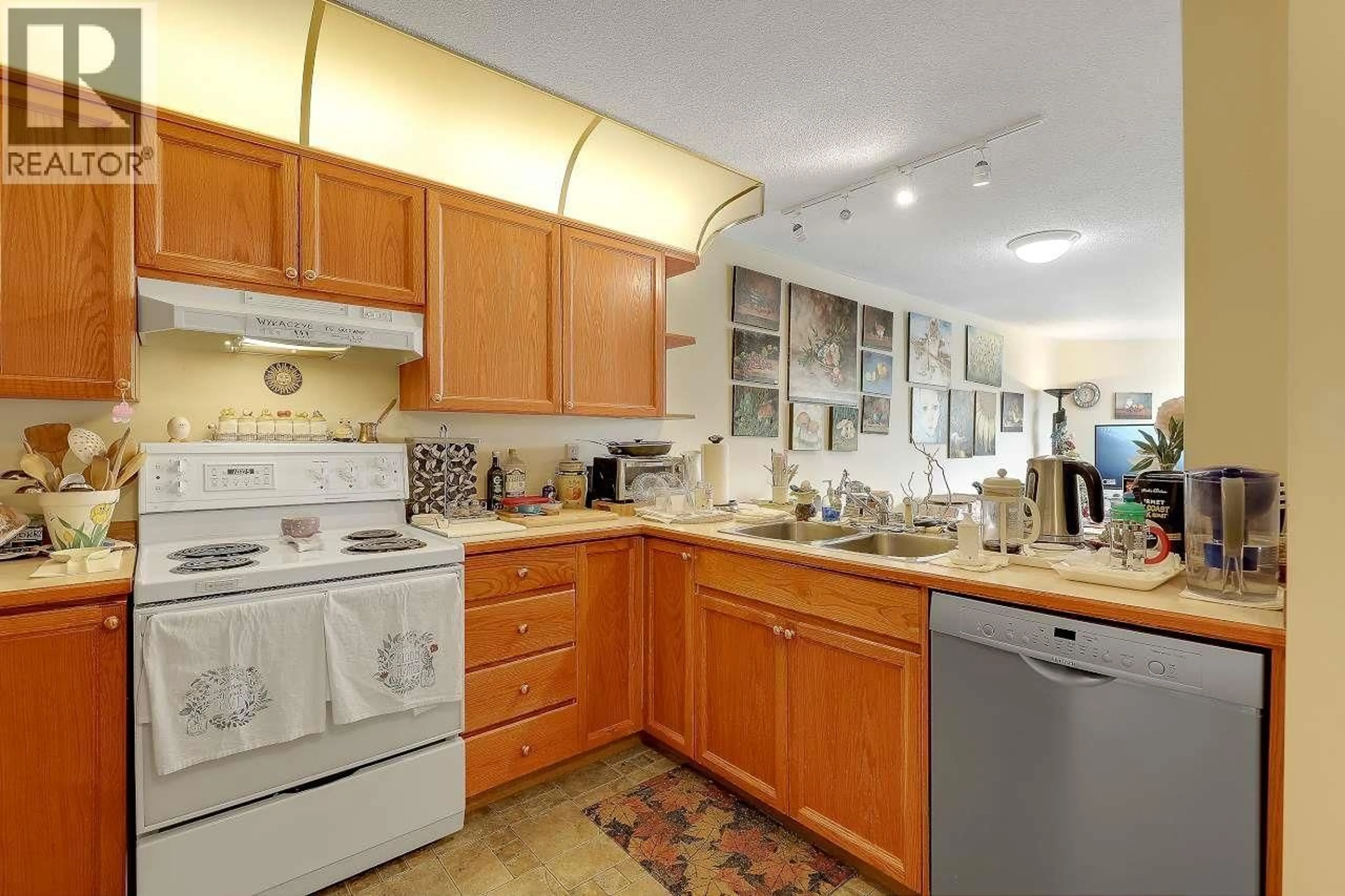 Standard kitchen, ceramic/tile floor for 307 - 70 RICHMOND STREET, New Westminster British Columbia V3L5S8