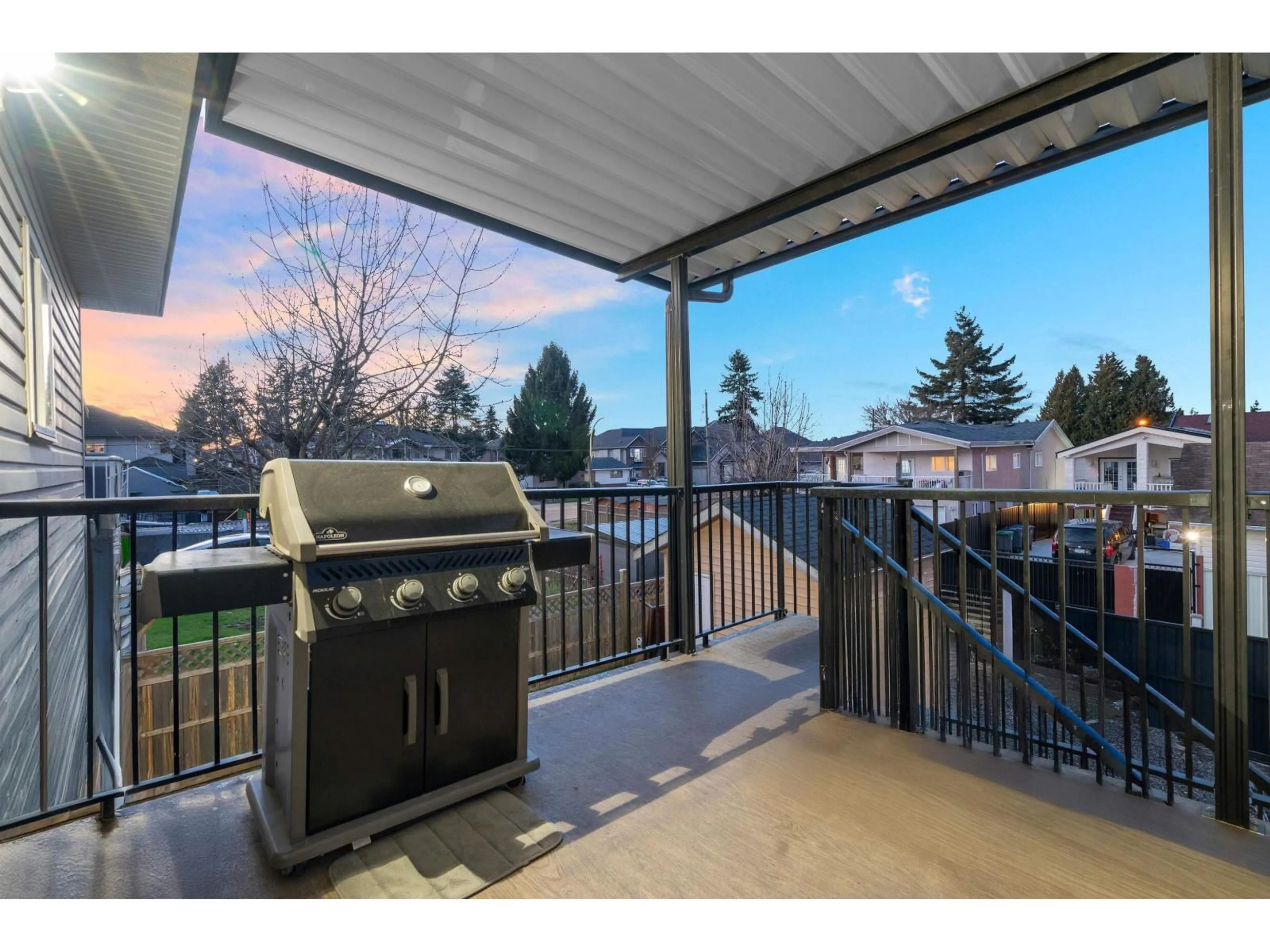 Patio, water/lake/river/ocean view for 13469 80 AVENUE, Surrey British Columbia V3W3C2