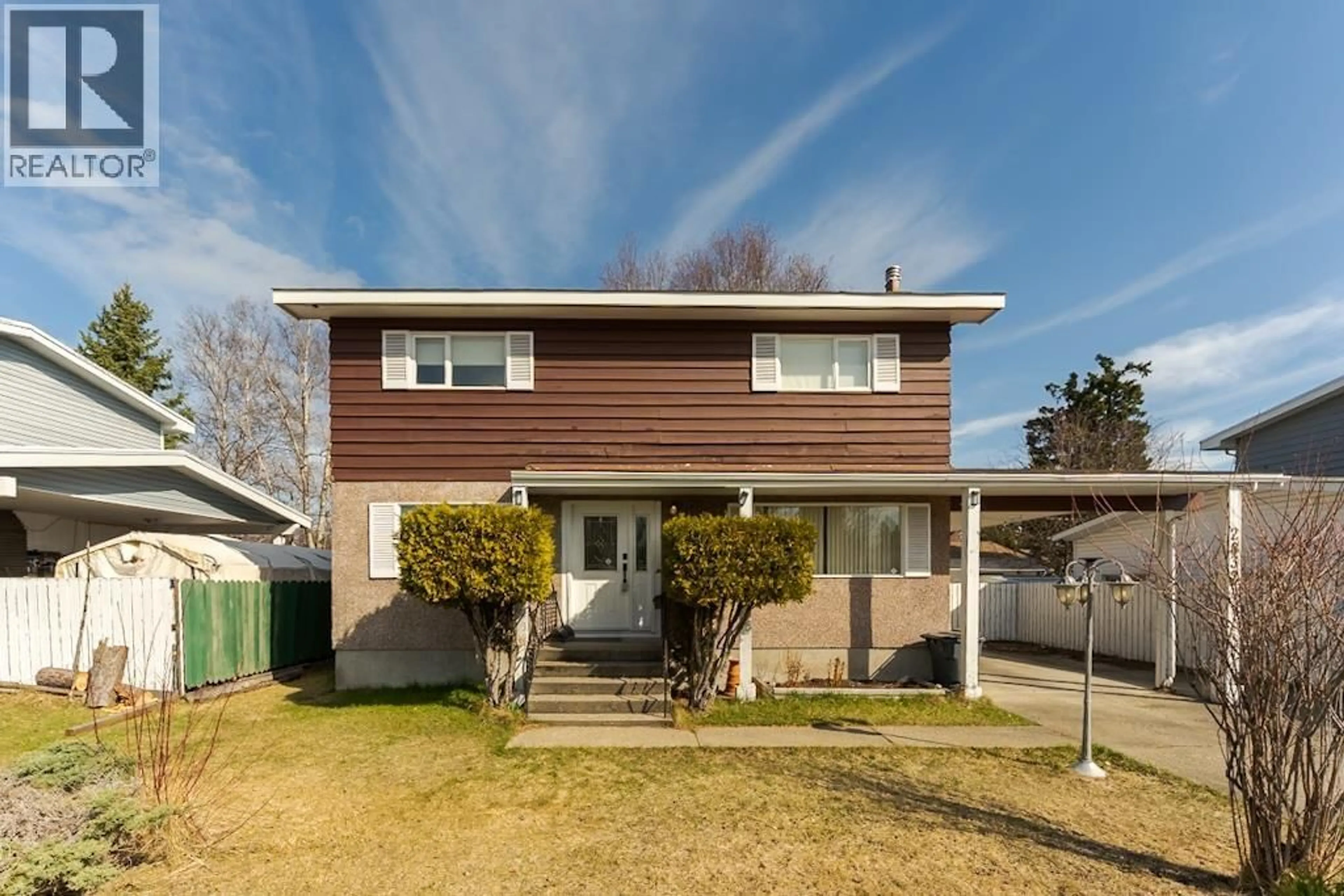 Home with vinyl exterior material, street for 2832 PINEWOOD AVENUE, Prince George British Columbia V2N1H7