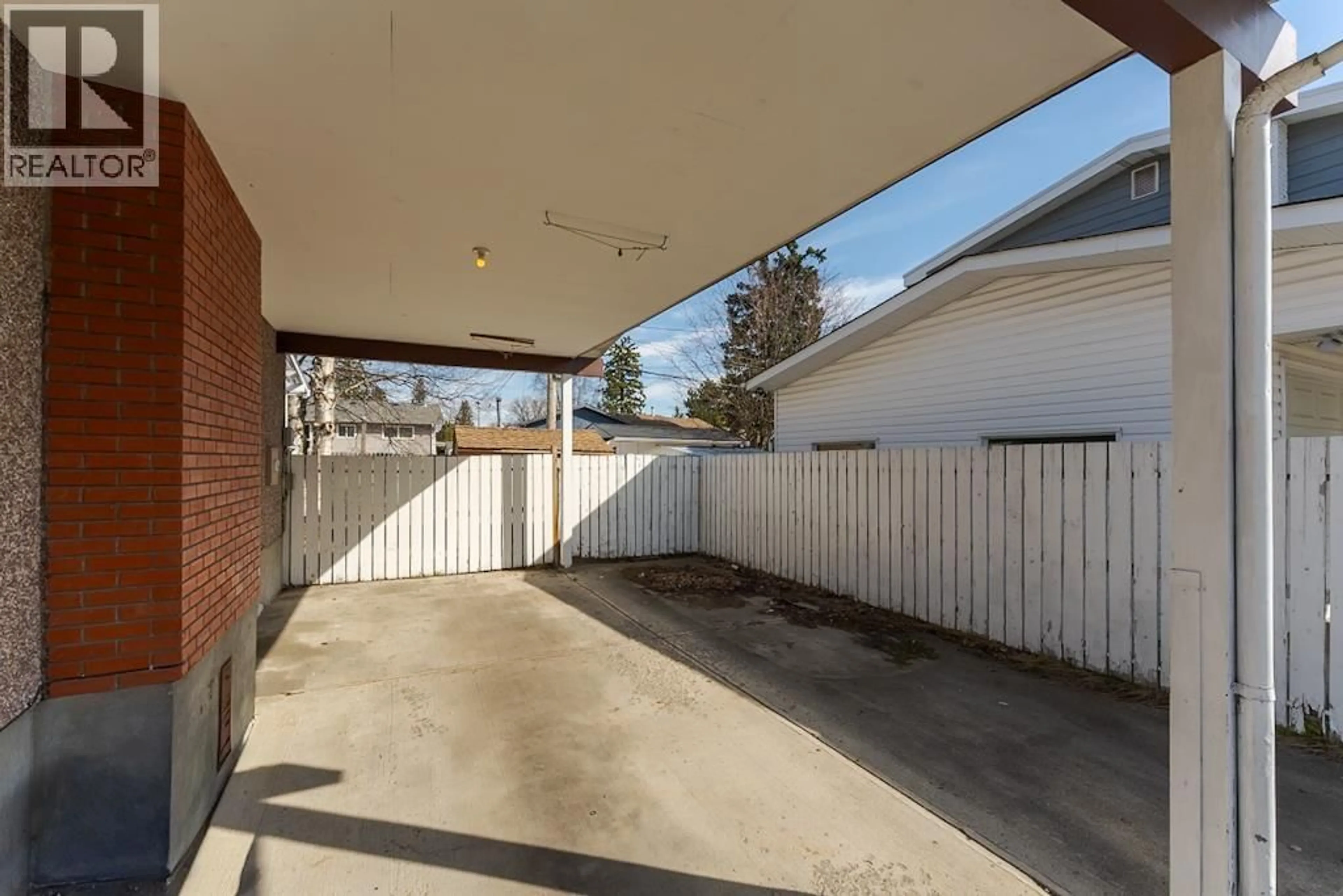 Patio, street for 2832 PINEWOOD AVENUE, Prince George British Columbia V2N1H7