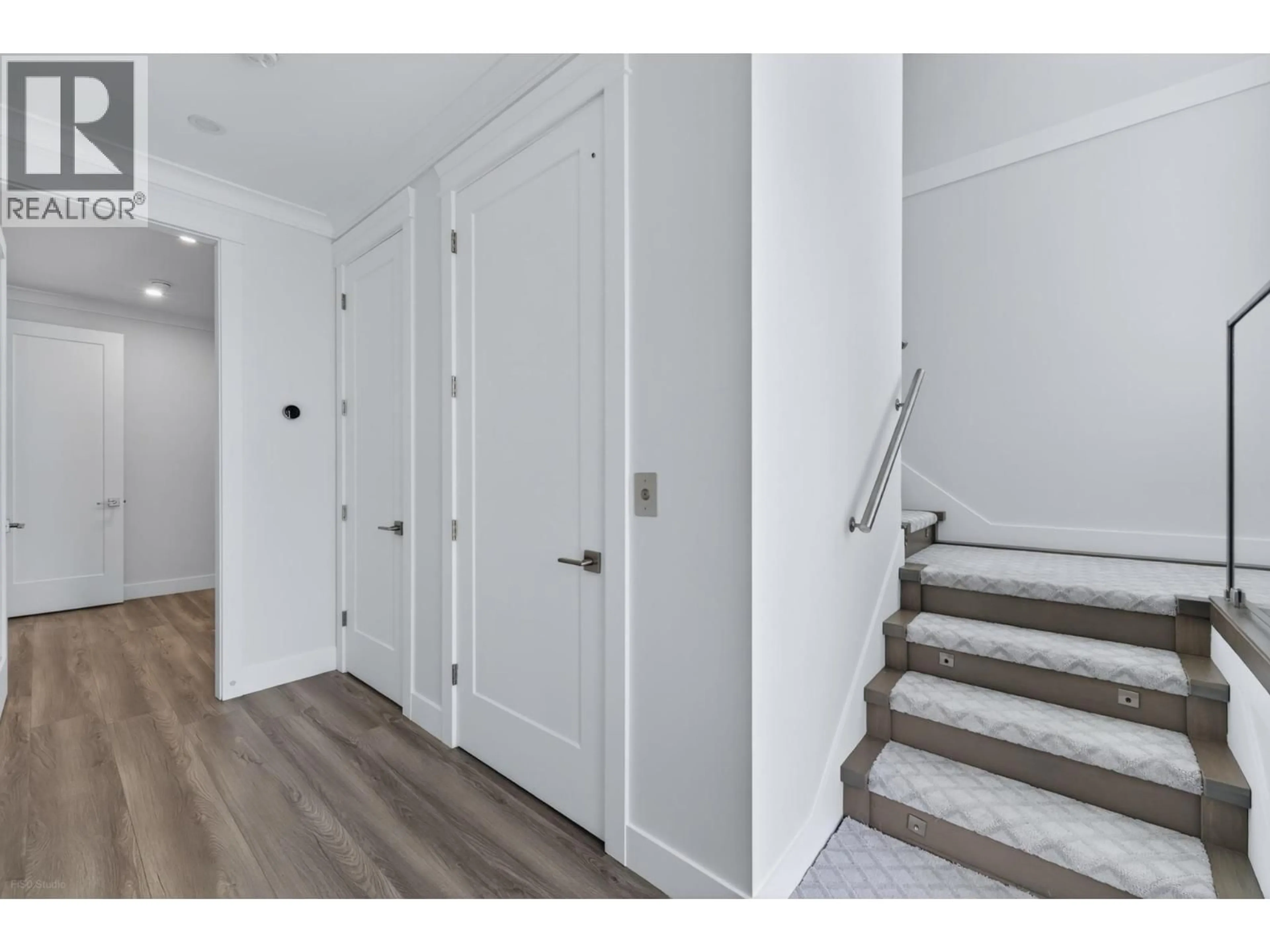 Indoor entryway for 4471 WINDJAMMER DRIVE, Richmond British Columbia V7E4L7