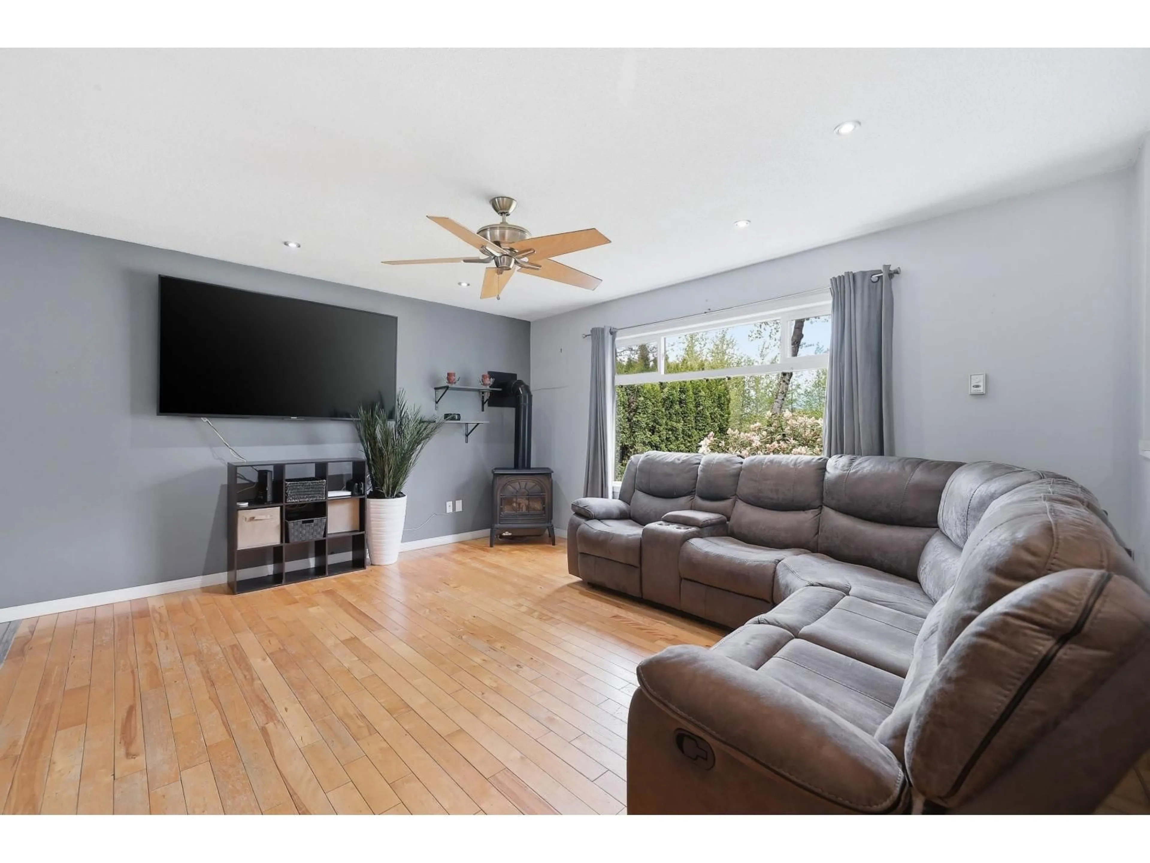 Living room with furniture, wood/laminate floor for 26744 33 AVENUE, Langley British Columbia V4W3G2