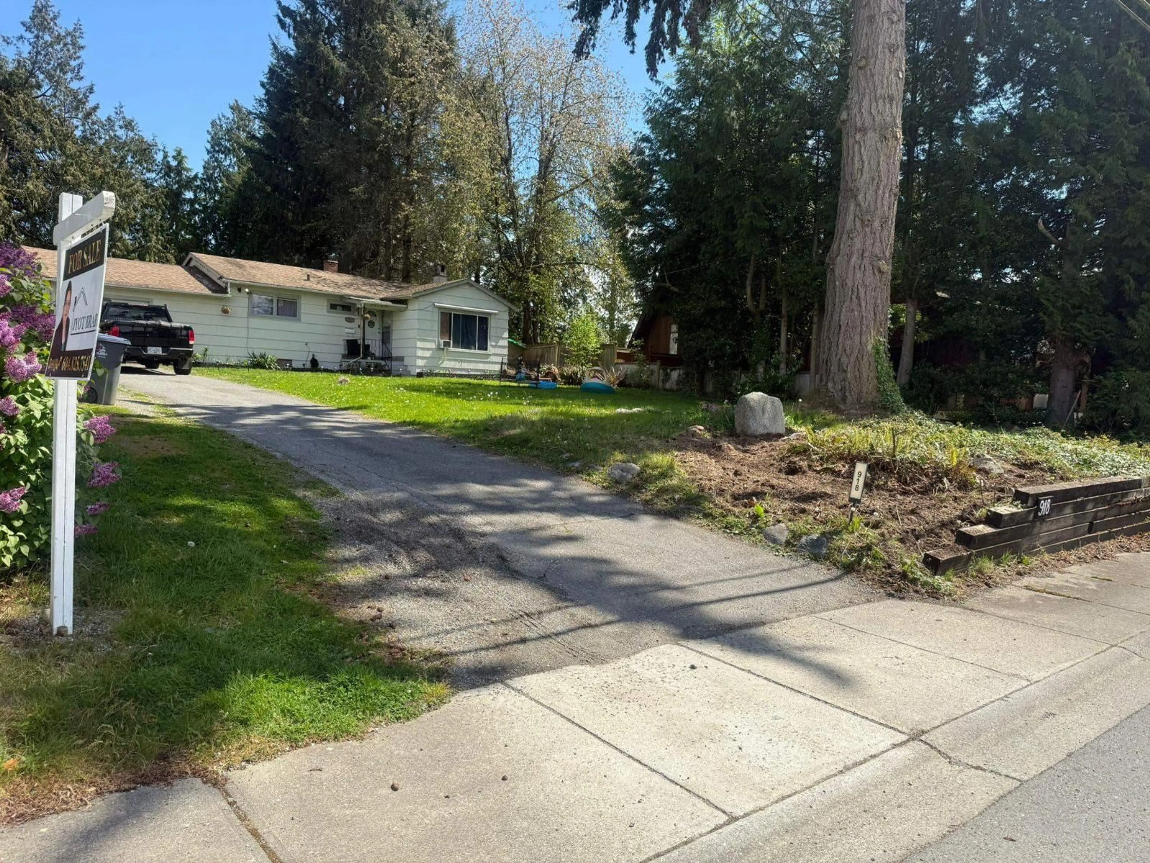 A pic from outside/outdoor area/front of a property/back of a property/a pic from drone, street for 918 164 STREET, Surrey British Columbia V4A4Y5