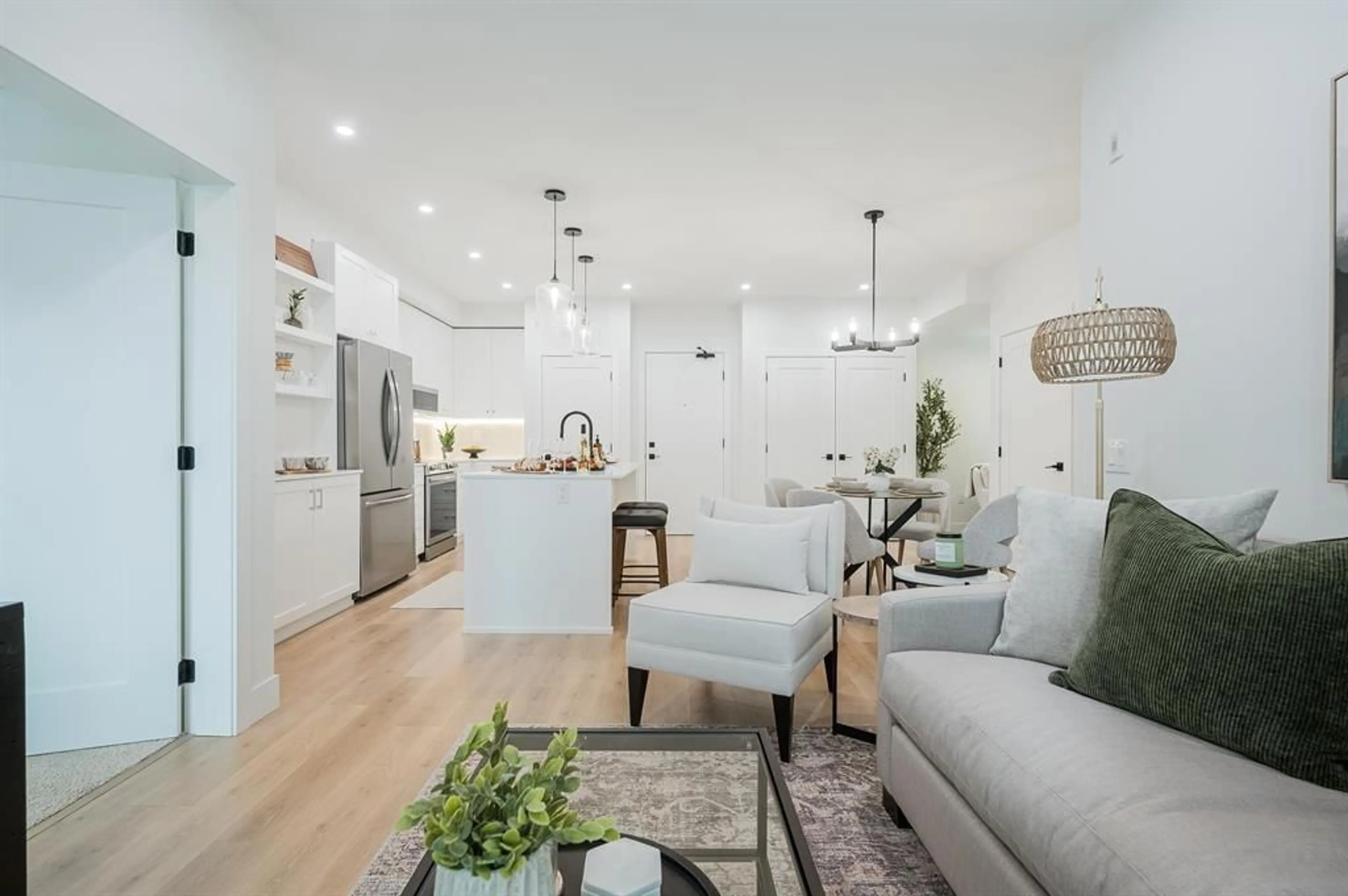 Open concept kitchen, wood/laminate floor for 206 - 46187 THOMAS ROAD, Chilliwack British Columbia V2R6H3