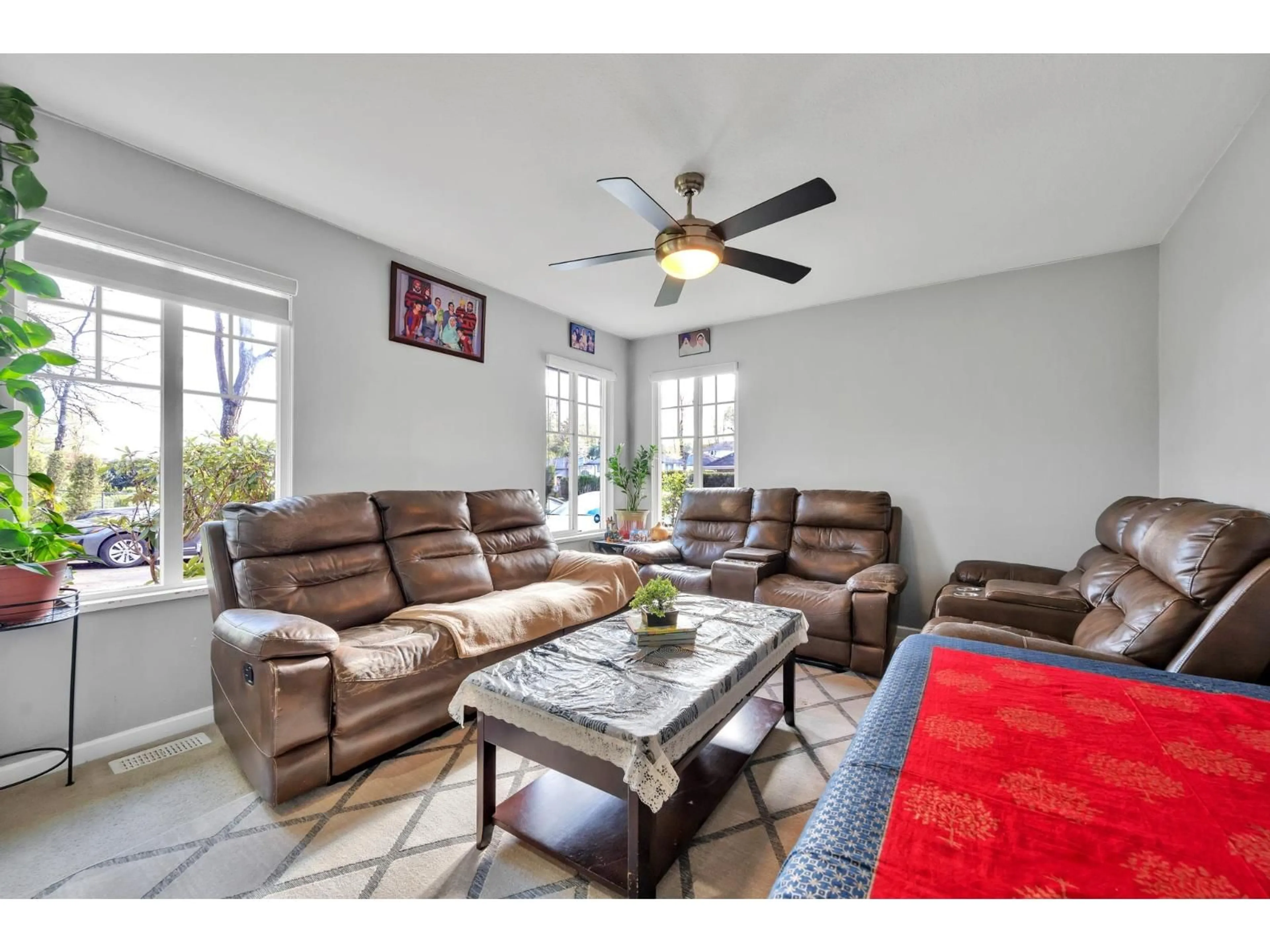 Living room with furniture, ceramic/tile floor for 22 - 3270 BLUE JAY STREET, Abbotsford British Columbia V2T6T1