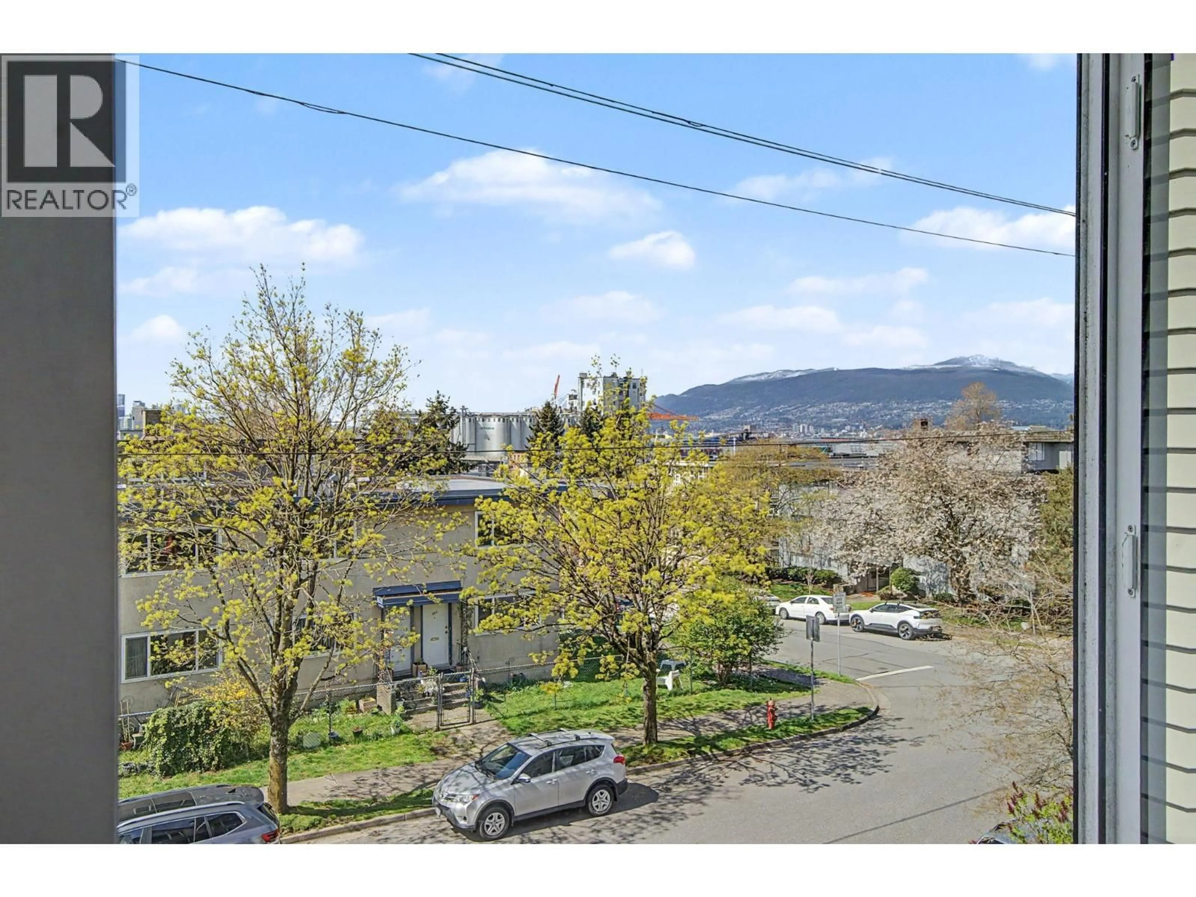 A pic from outside/outdoor area/front of a property/back of a property/a pic from drone, mountain view for 130 LAKEWOOD DRIVE, Vancouver British Columbia V5L4L3